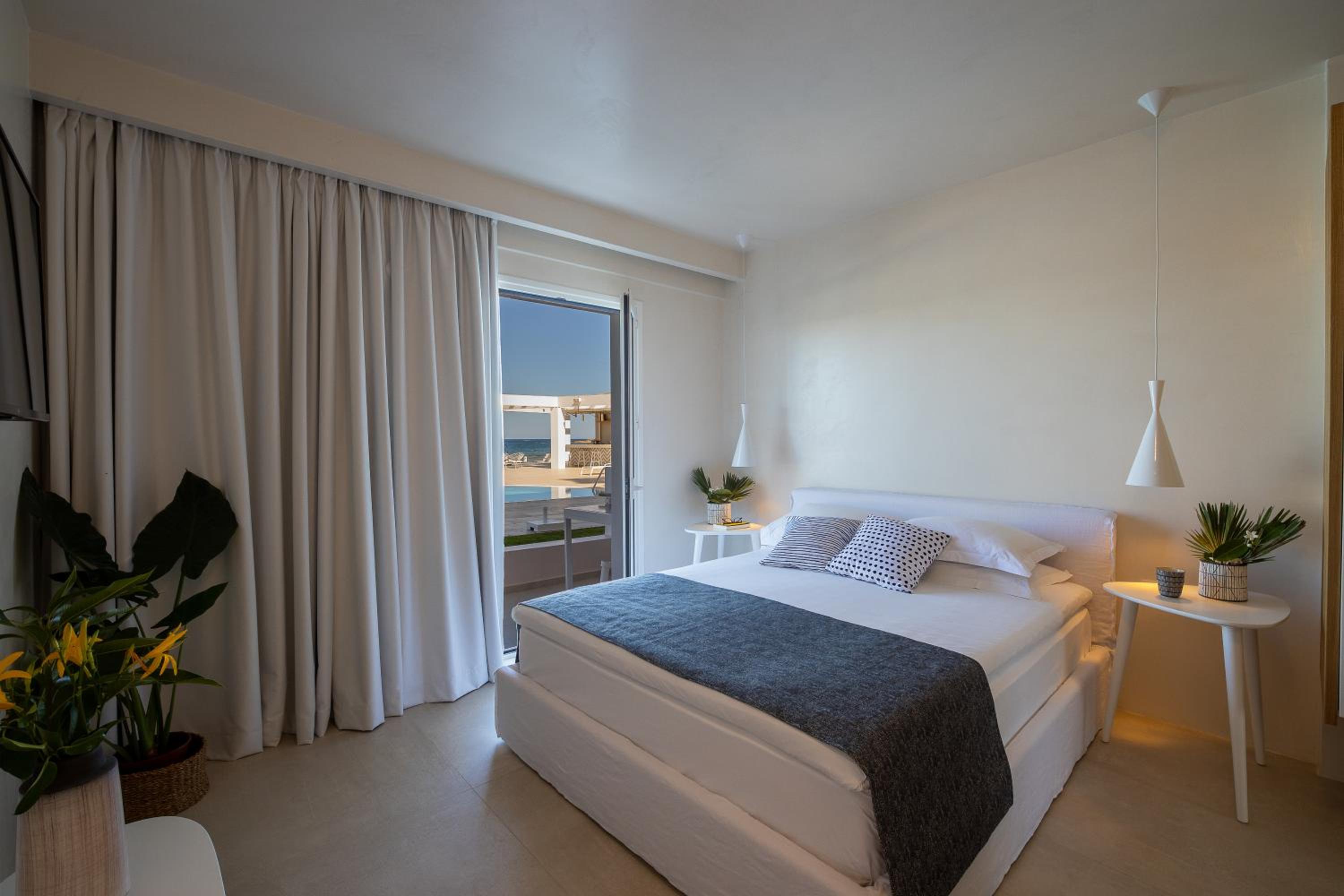 Studio with Sea View (2 Adults) - Photo 5