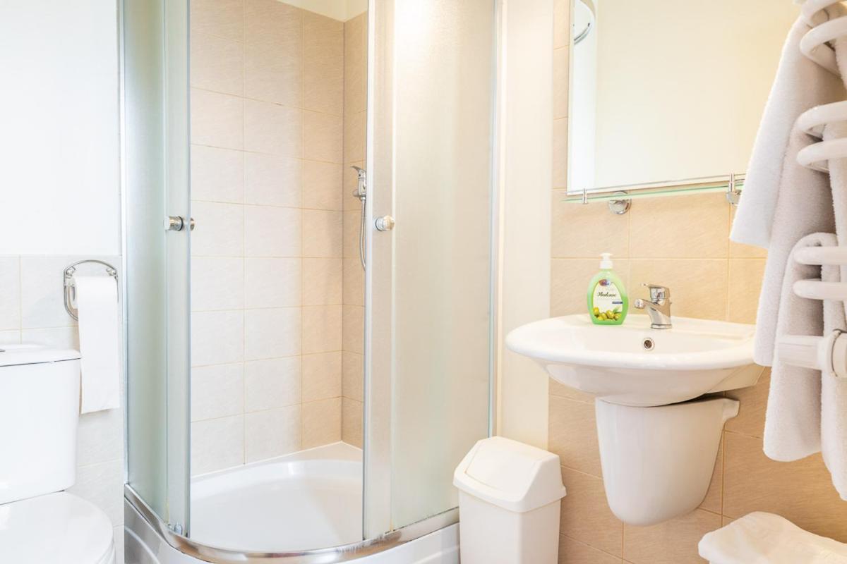 Double Room - Photo 10