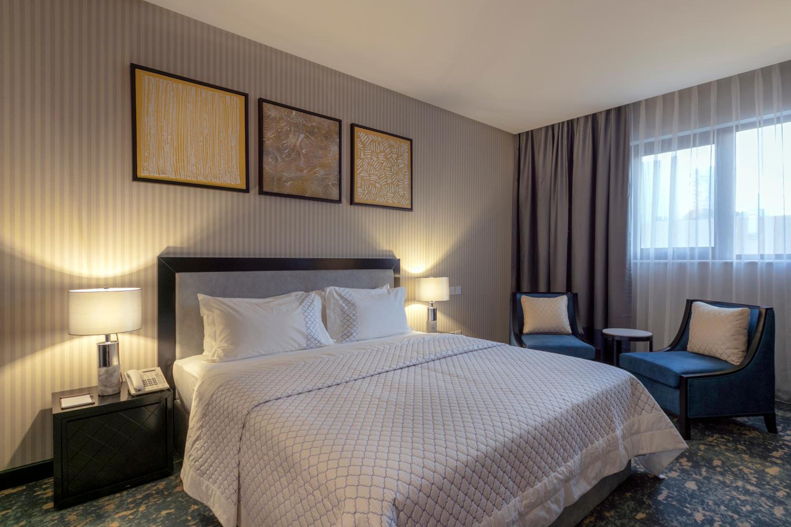 Deluxe Double Room (2 Adults + 1 Child) - Photo 1