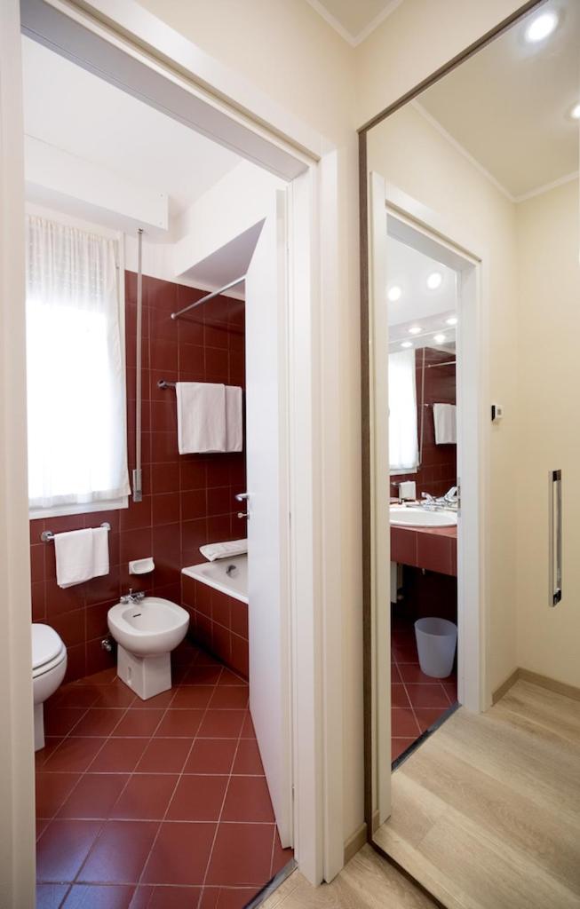 Standard Twin Room - Photo 9