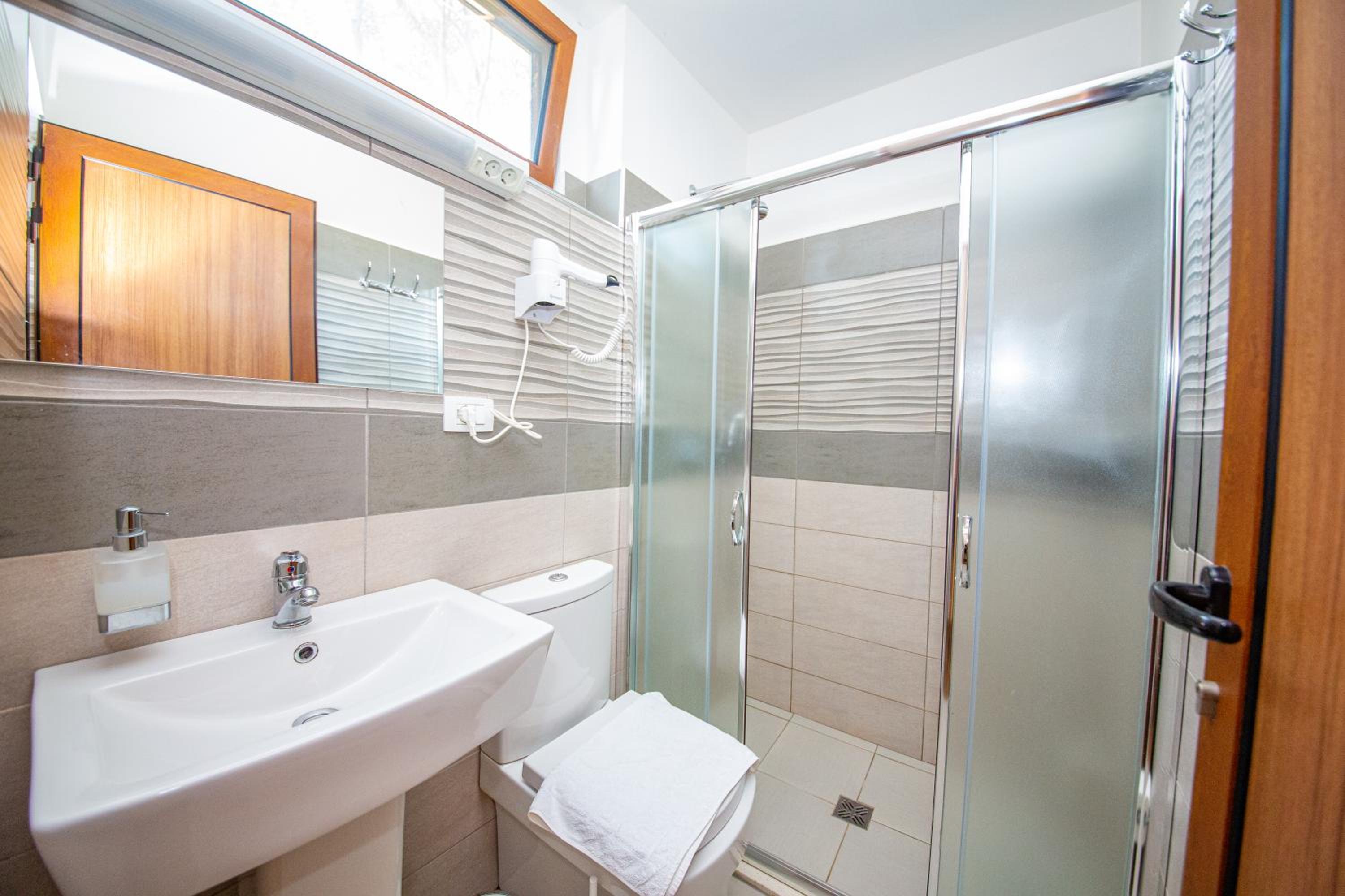Double Room with Private Bathroom photo 2