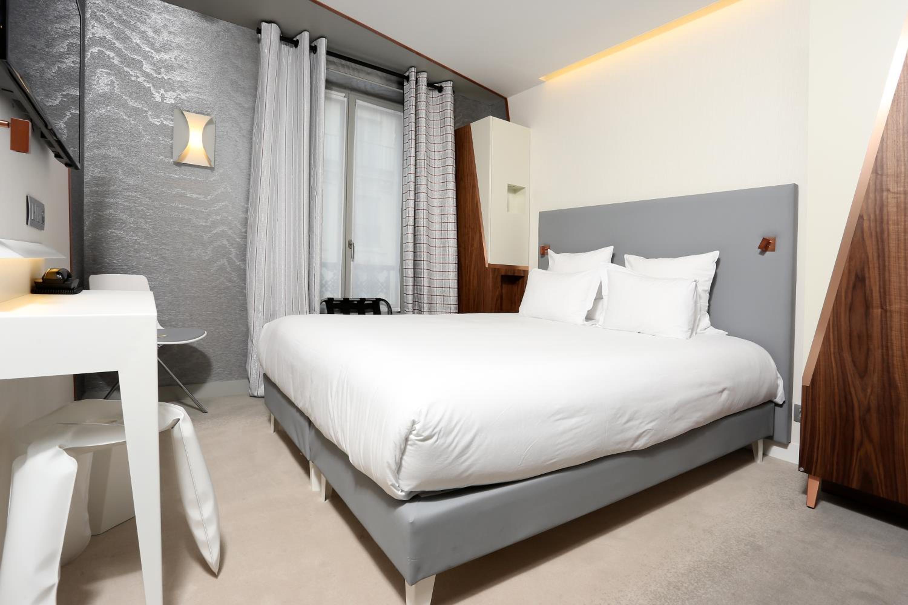 Small Deluxe Single Room photo 3