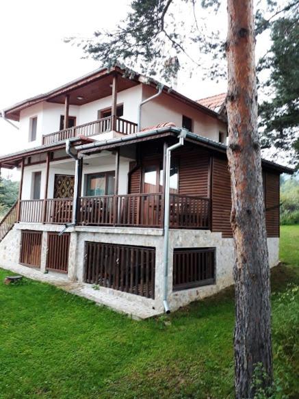 Three-Bedroom House photo 2