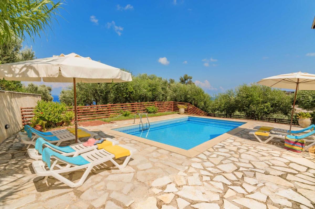 Three-Bedroom Villa photo 3