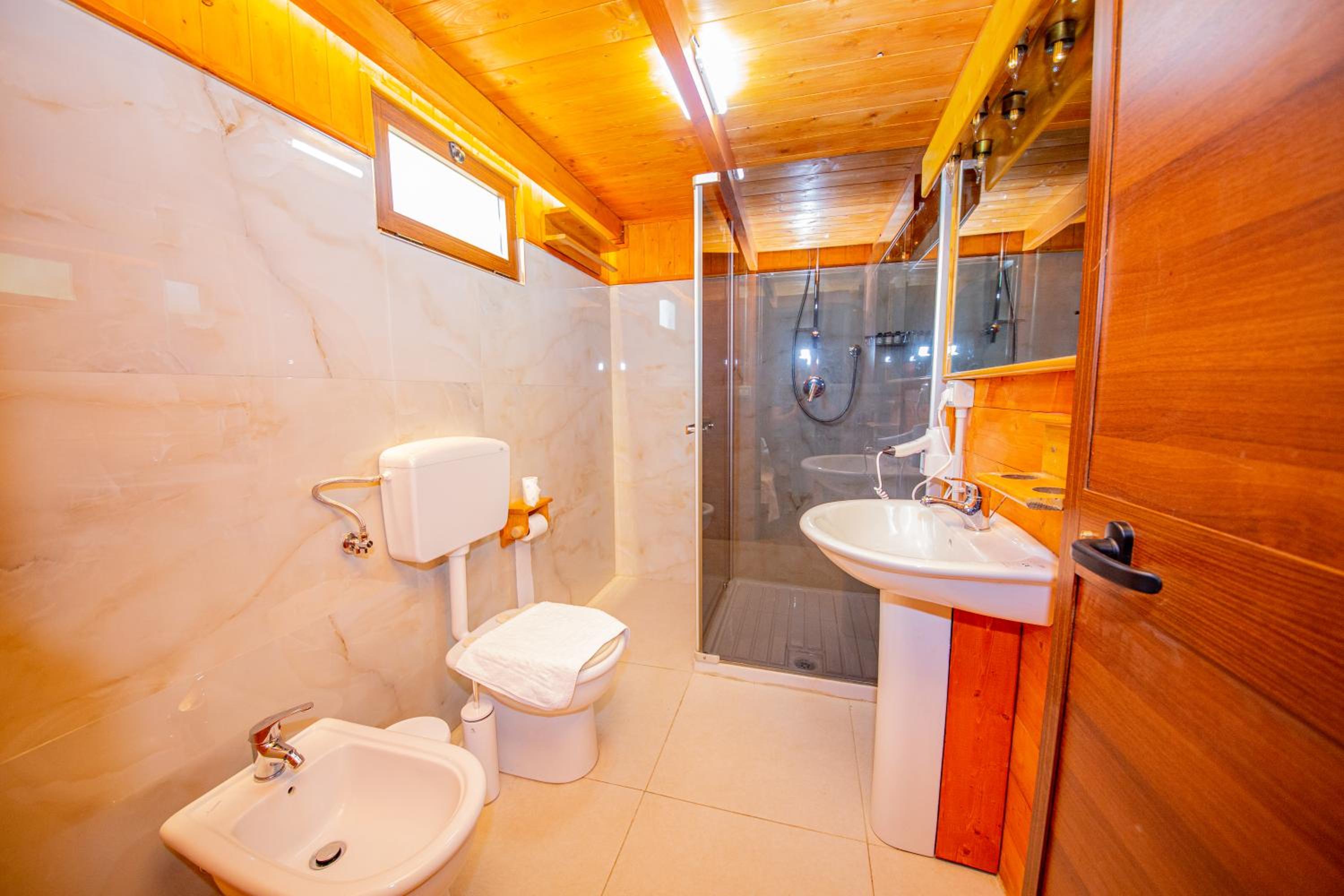5-Bed Superior Chalet Room photo 2