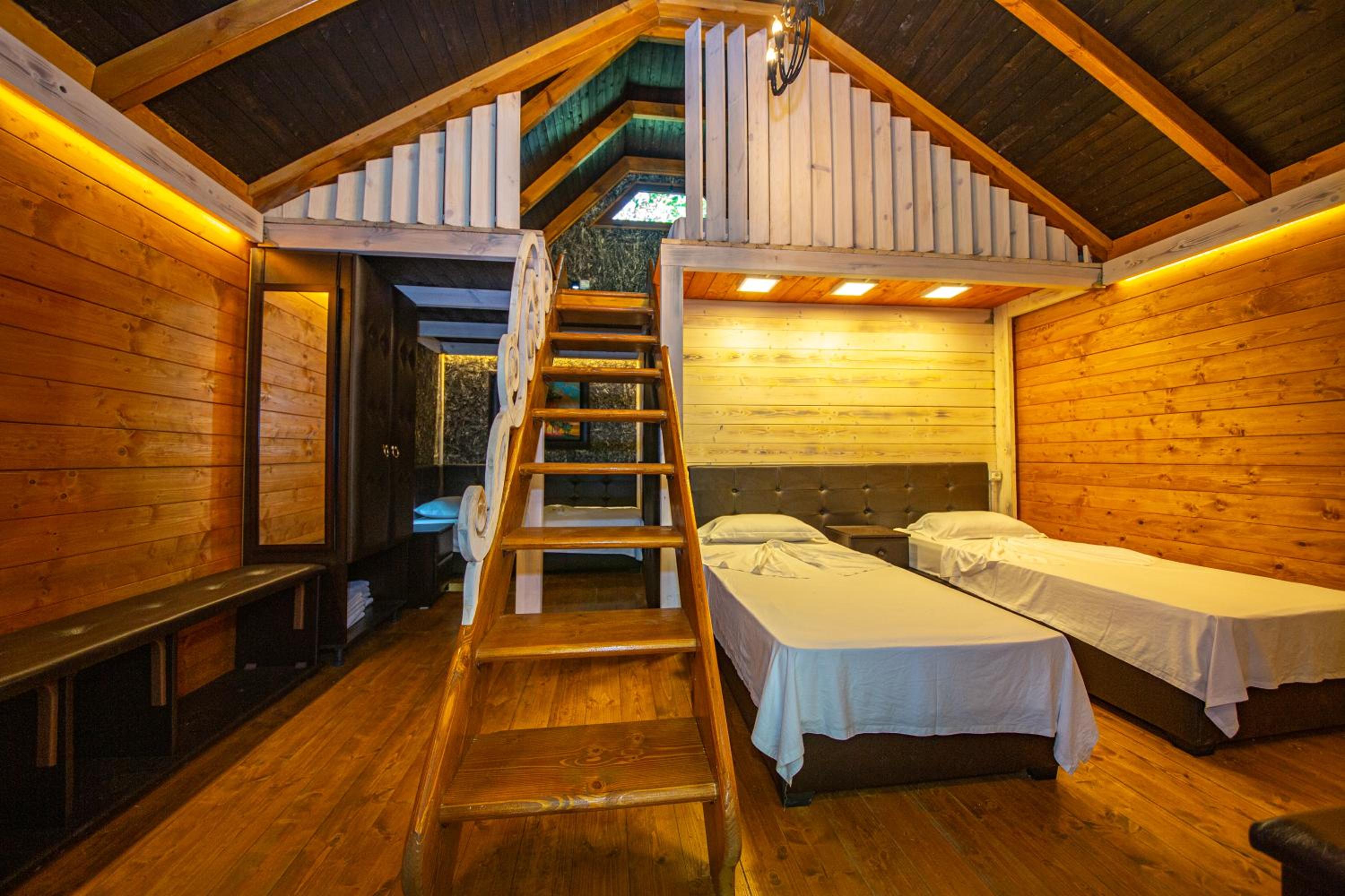 5-Bed Superior Chalet Room photo 3