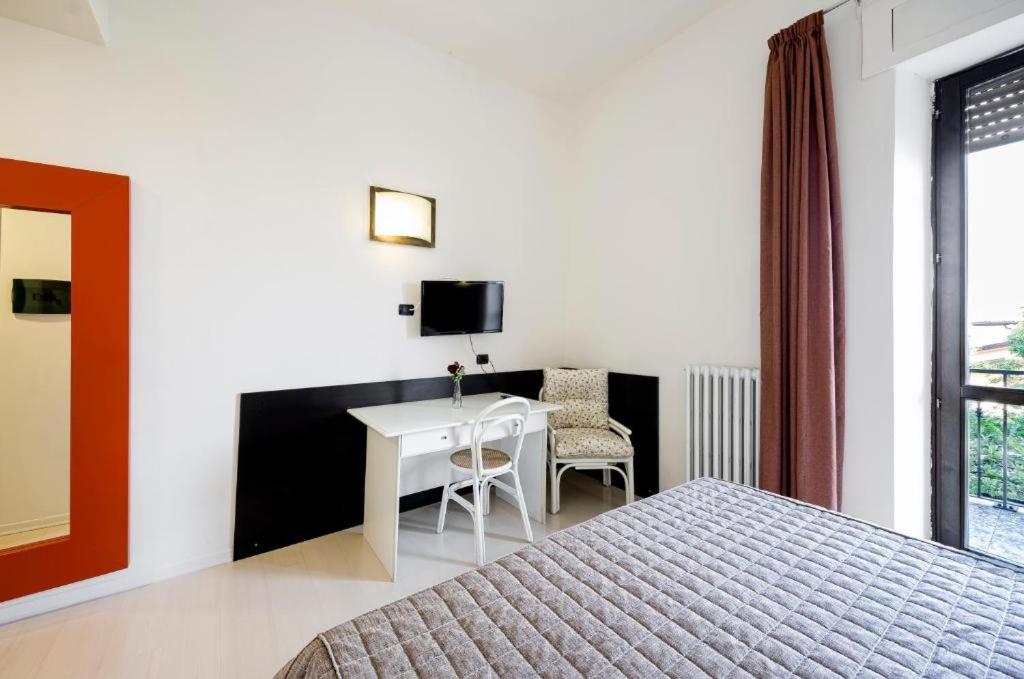 Twin Room - Photo 7