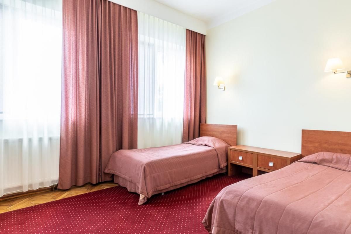 Double Room - Photo 9