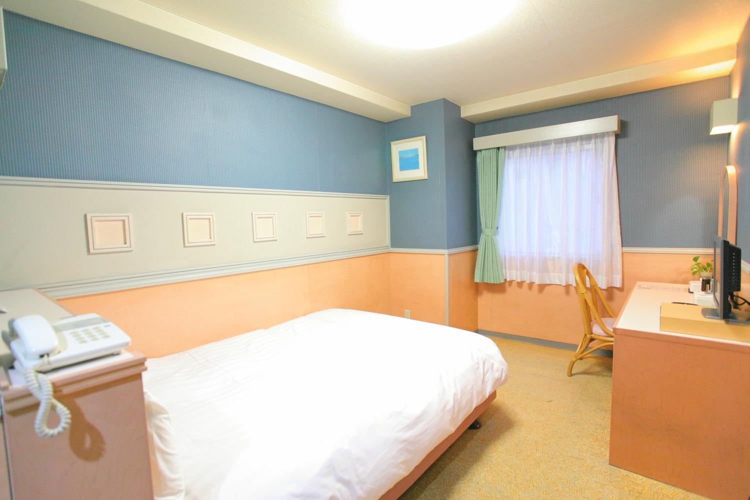 Single Room - Smoking photo 3