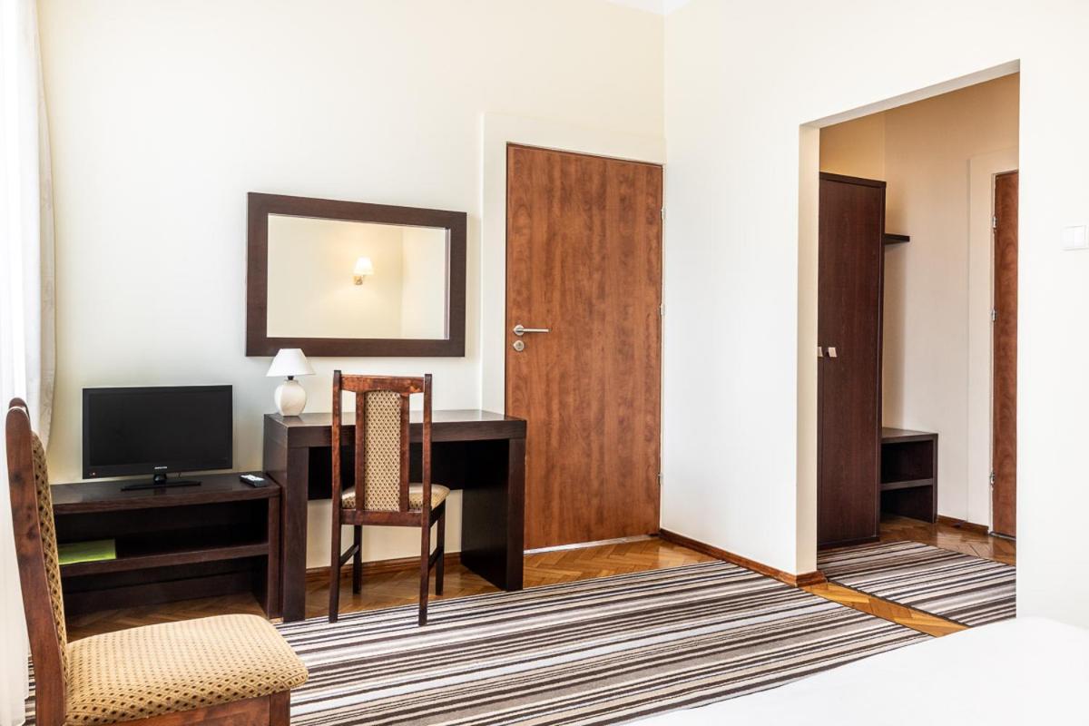 Double Room - Photo 8
