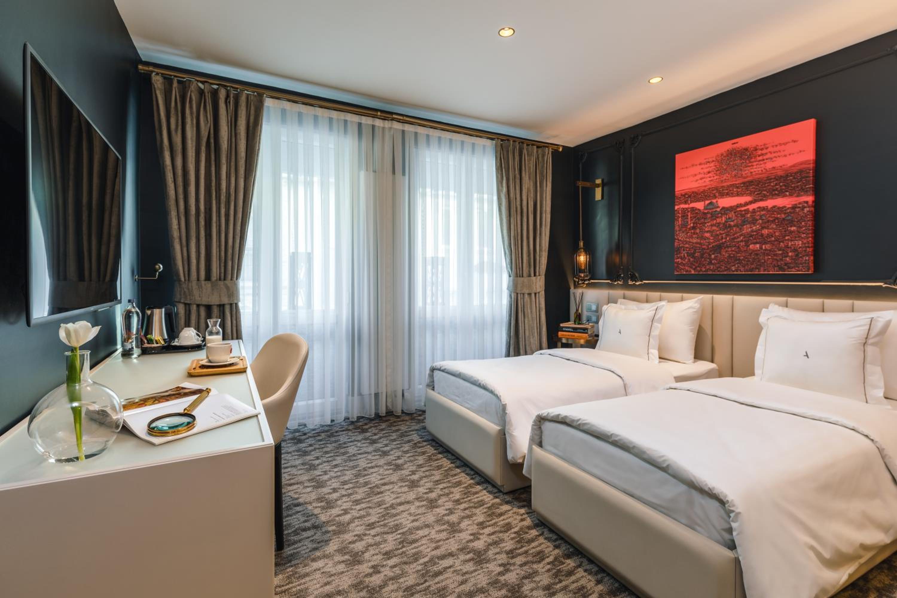Family Suite with Balcony photo 2