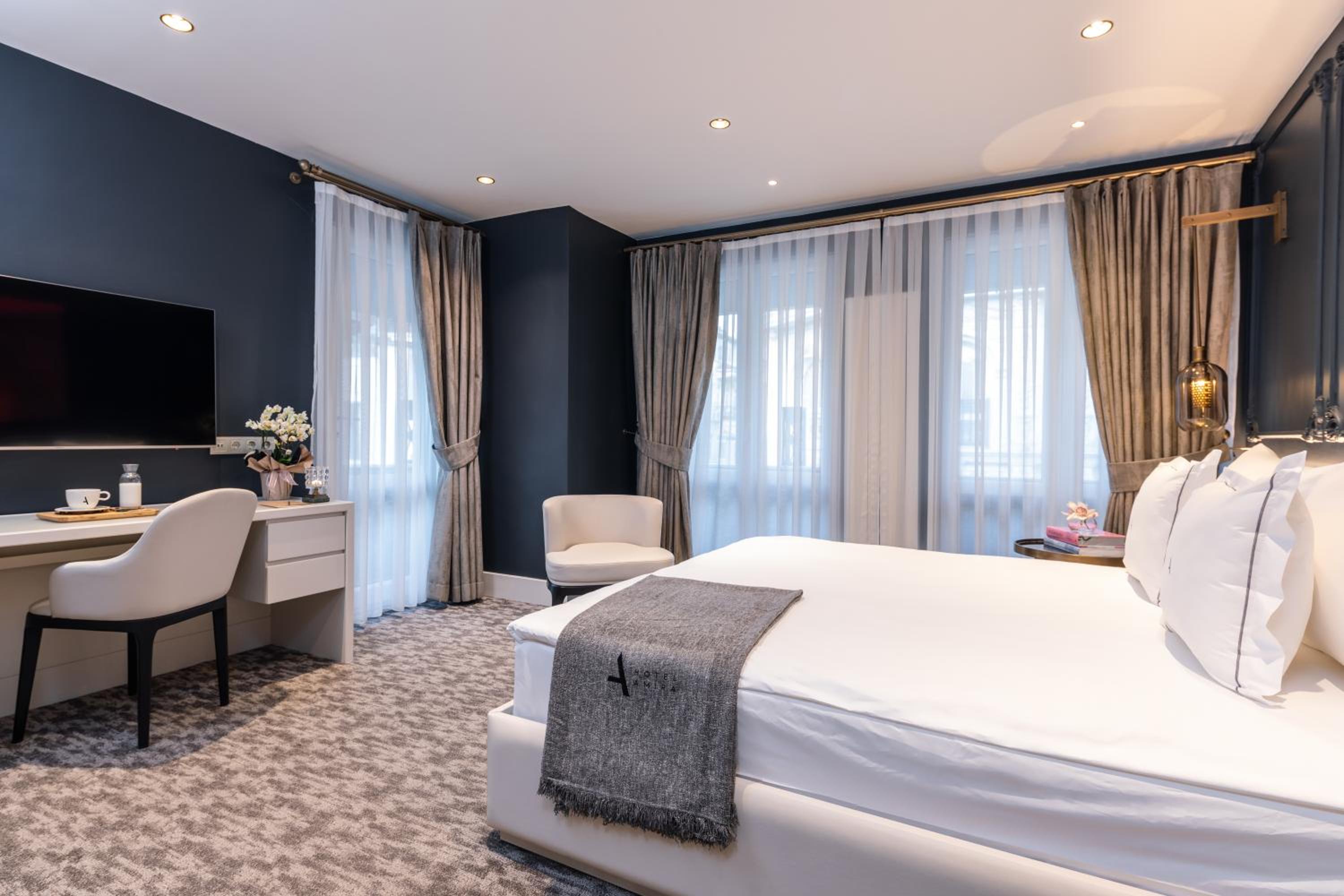 Family Suite with Balcony photo 1