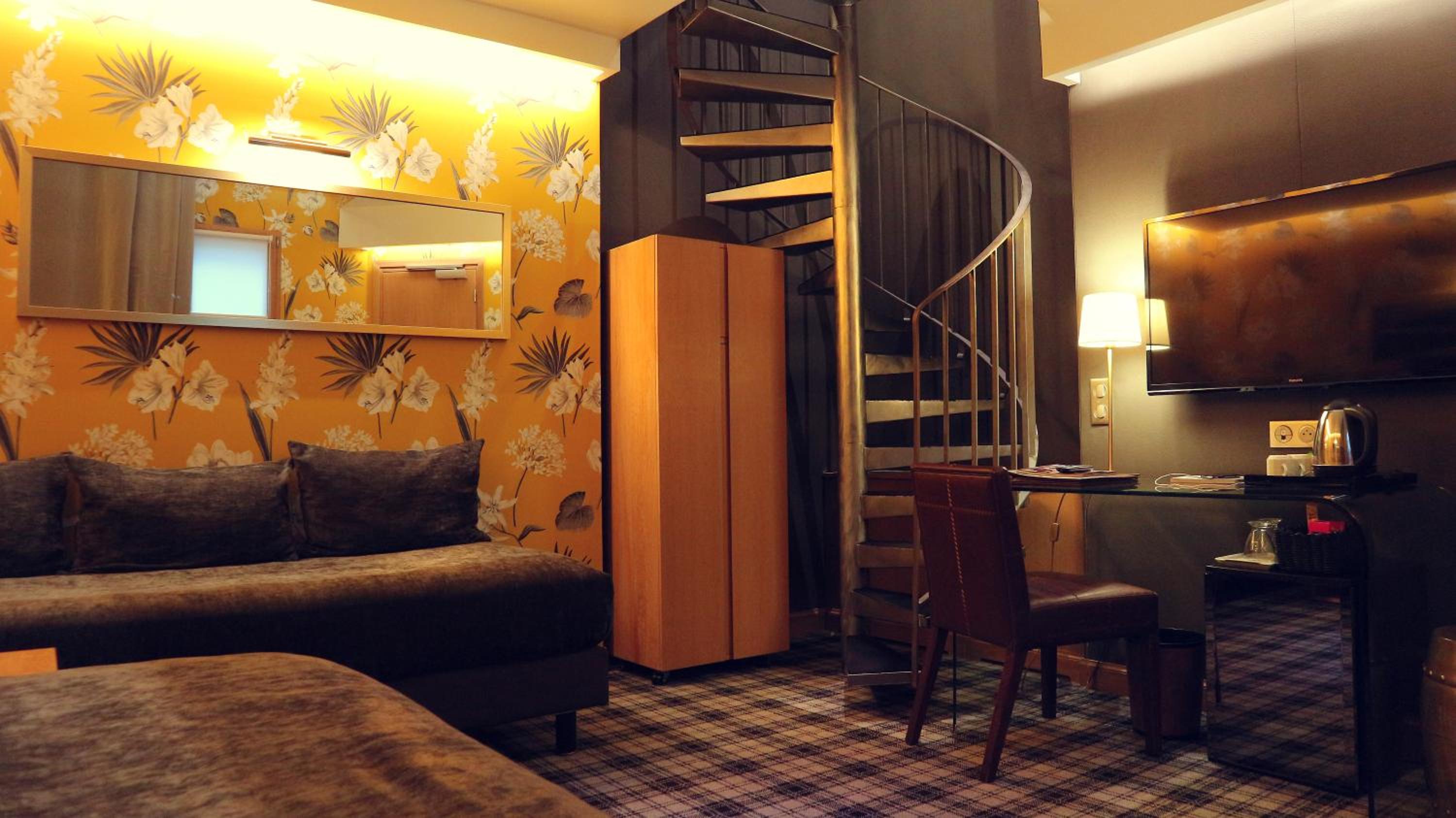 Duplex Quadruple Room