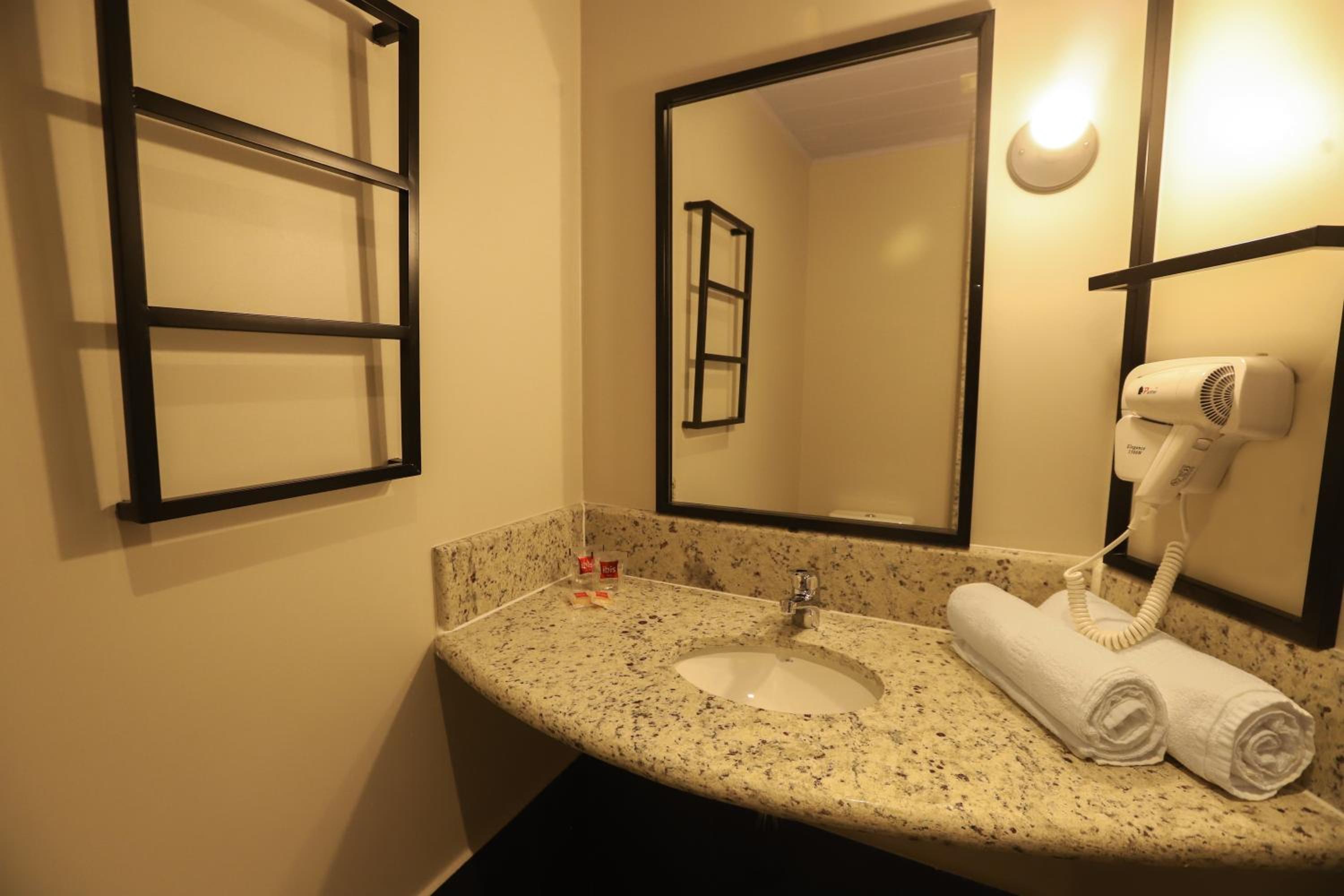 Standard Double Room - Disability Access photo 3