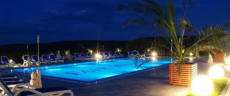 Double Room with Pool View - Photo 25