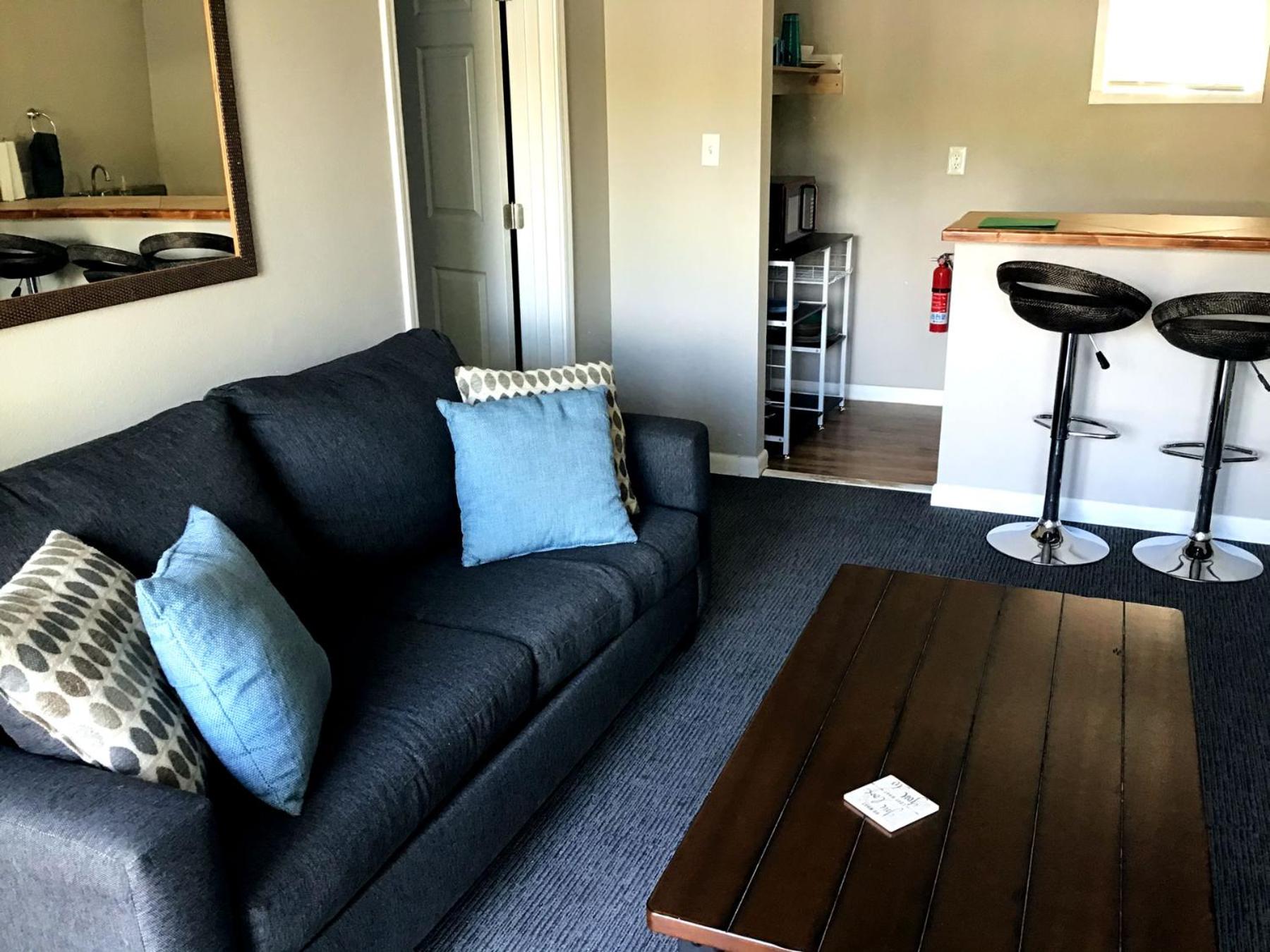 1 Bed 1 Bath Suite Pond Side NO PETS 2 Queens 1 Sofa Sleeper photo 2