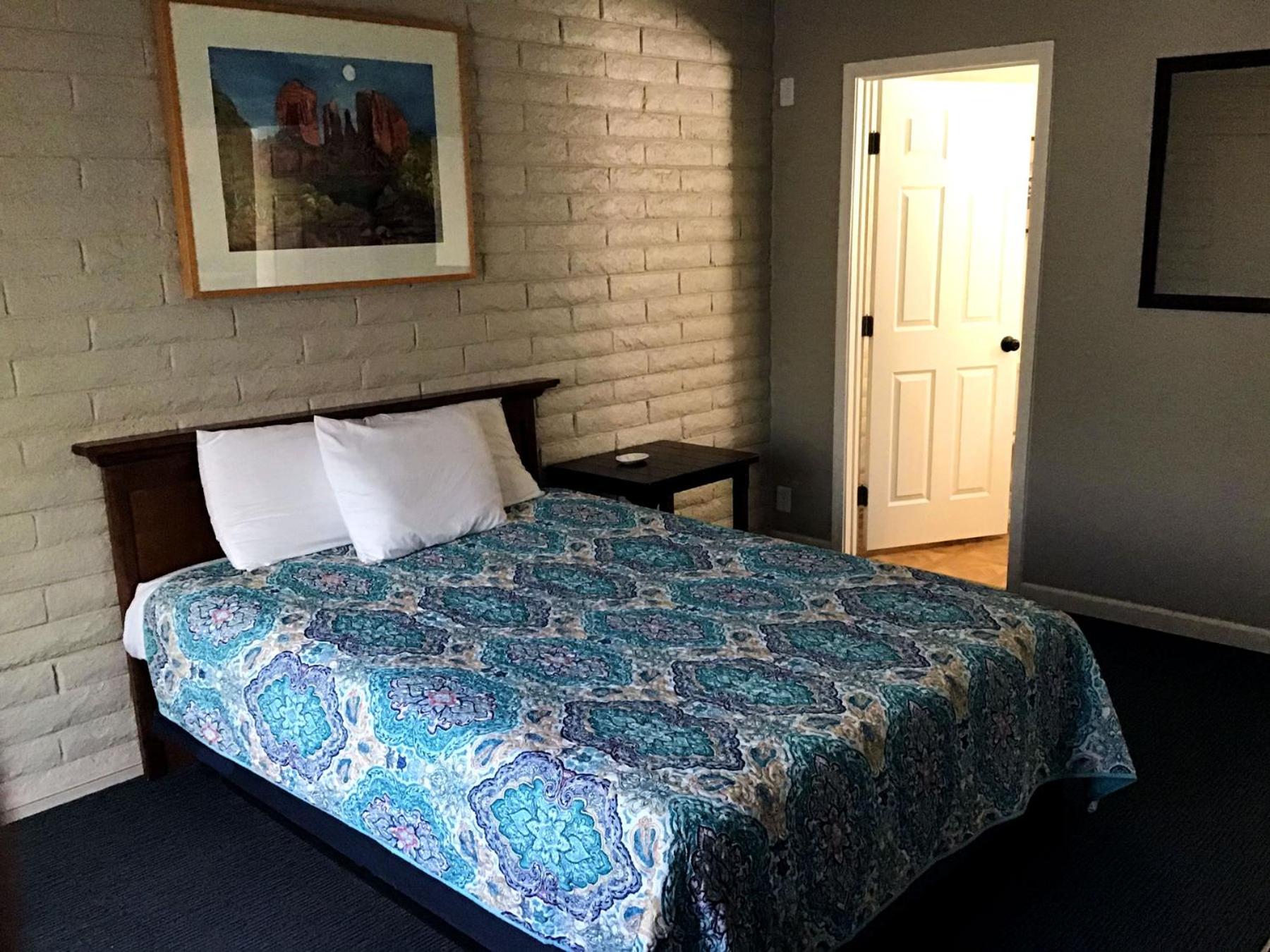 1 Bed 1 Bath Suite Pond Side NO PETS 2 Queens 1 Sofa Sleeper photo 3