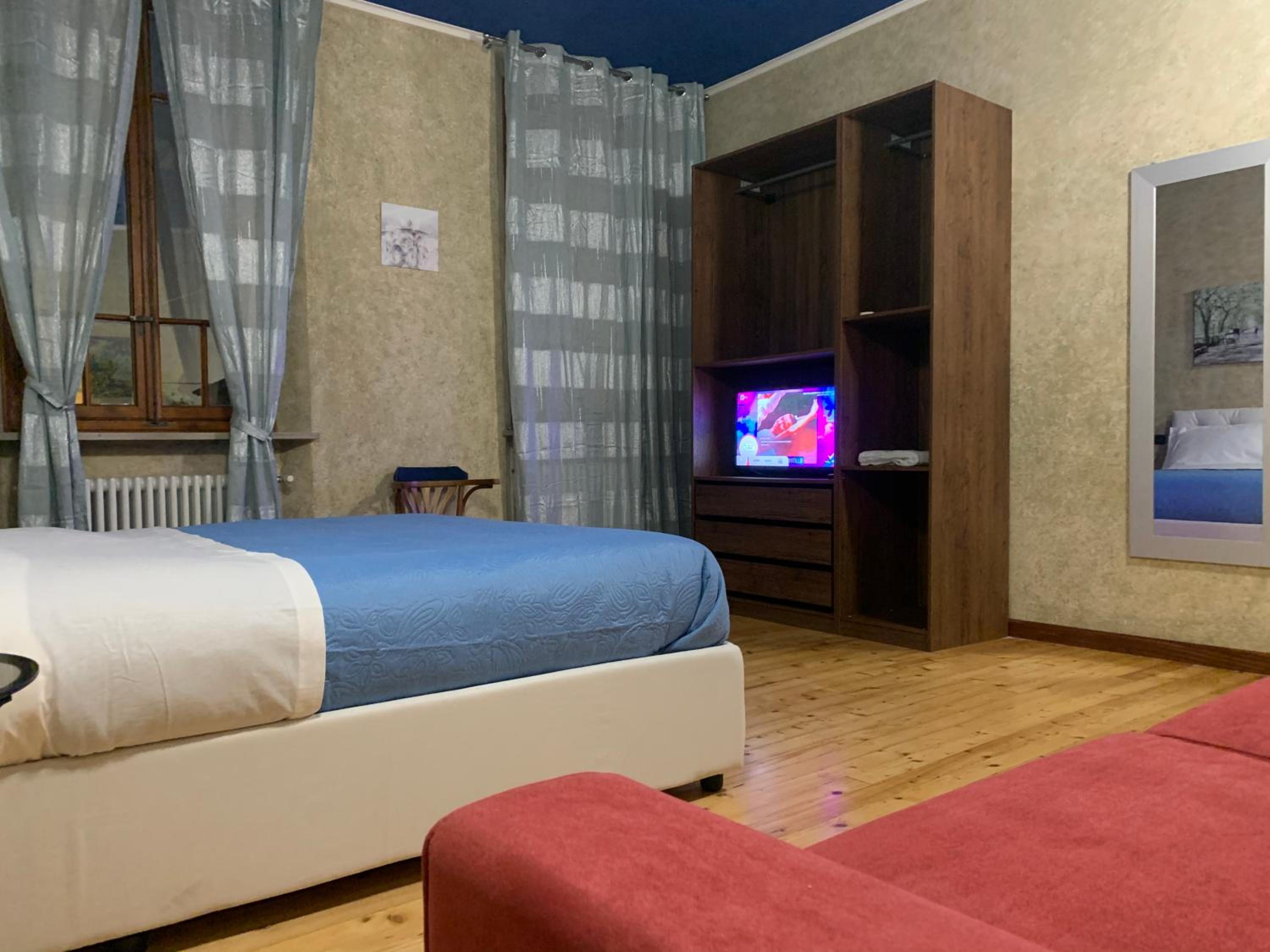 Two-Bedroom Apartment - Photo 2