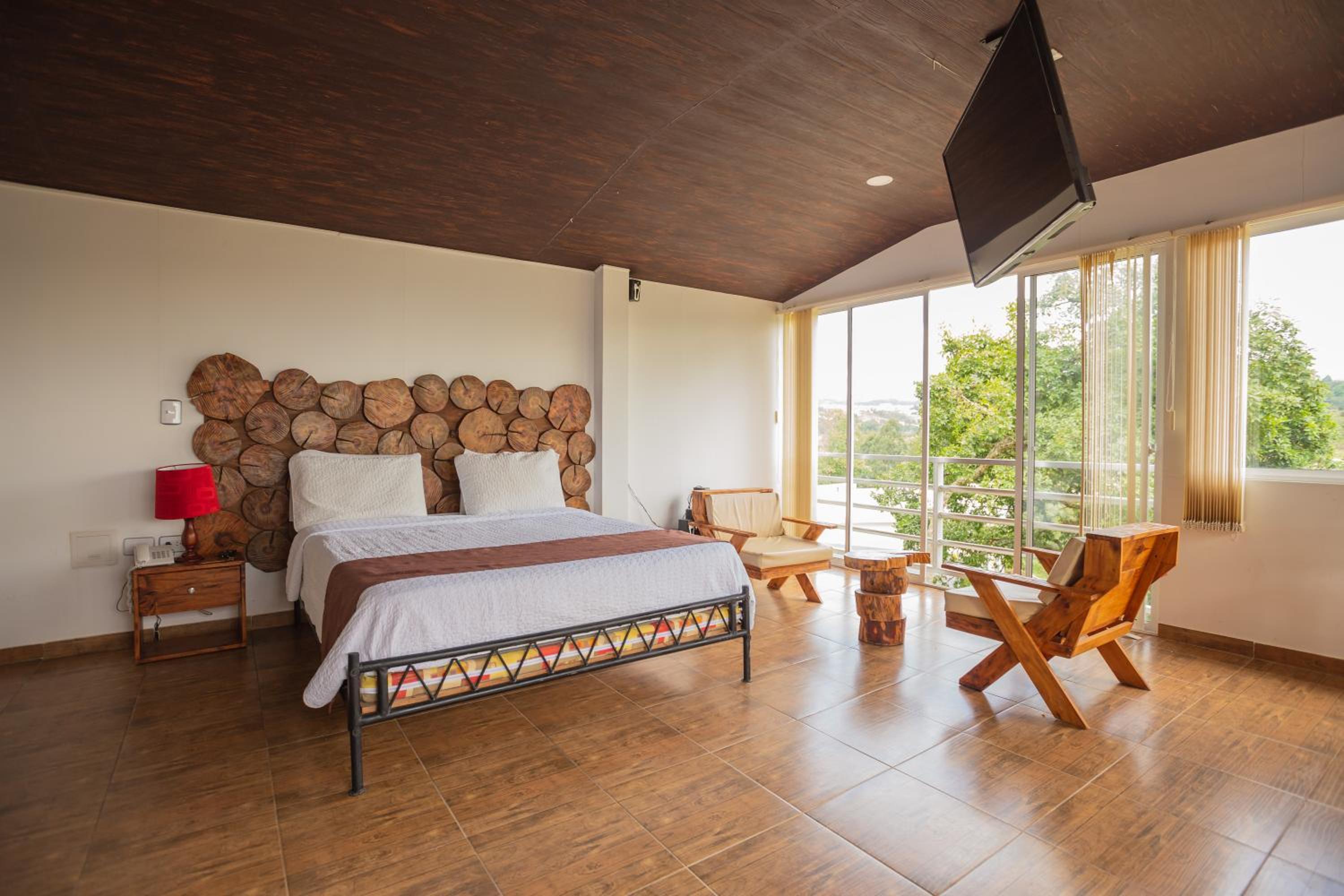 Queen Suite with Spa Bath