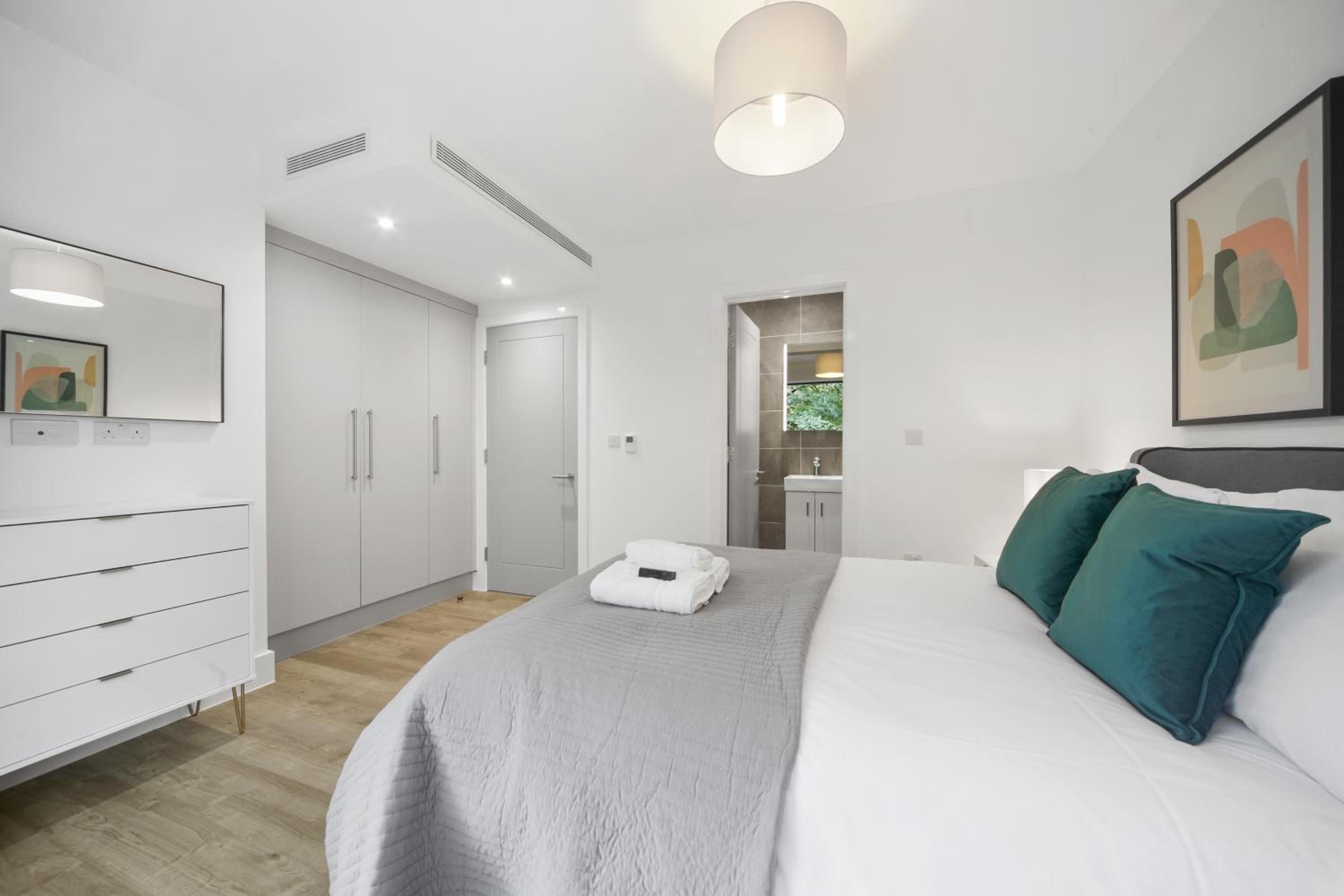 Three-Bedroom Deluxe Apartment photo 3