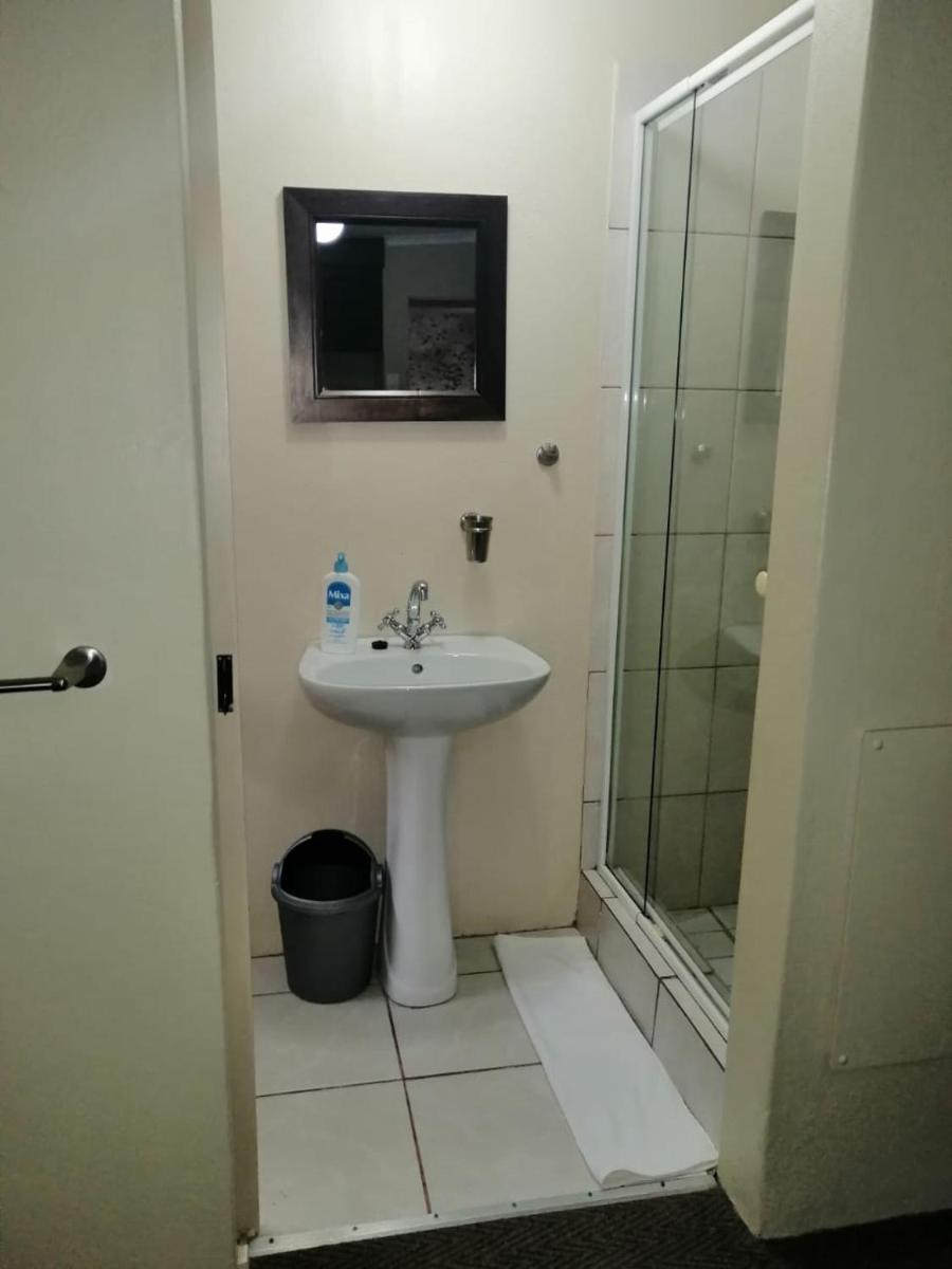 Family Room with Private Bathroom photo 2