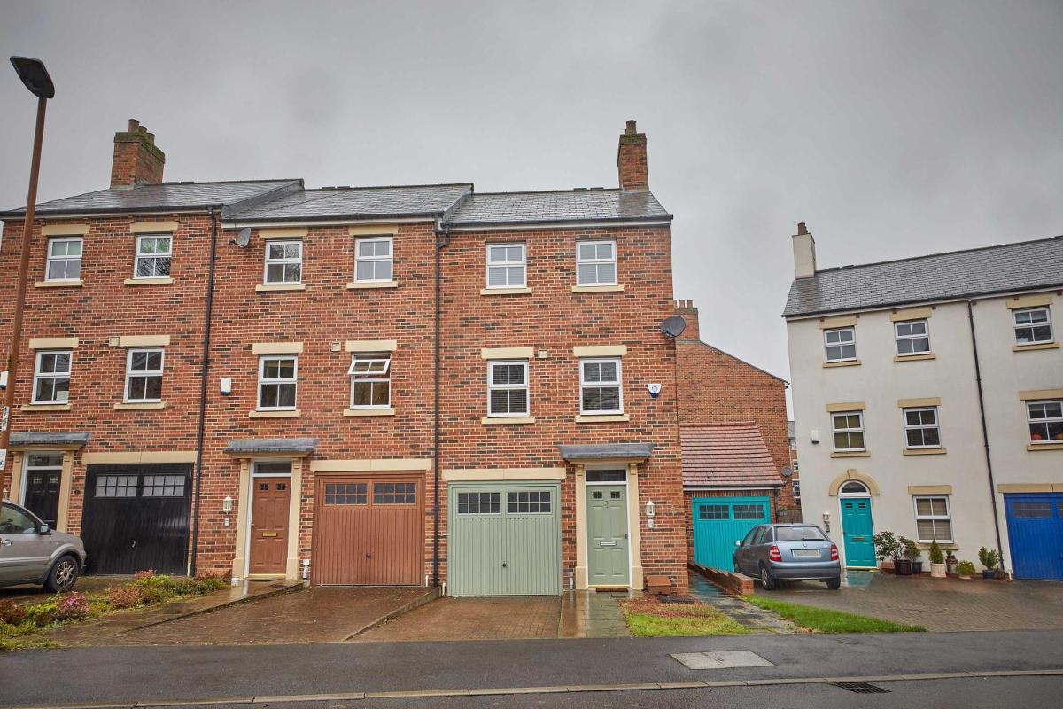 Three-Bedroom House photo 2