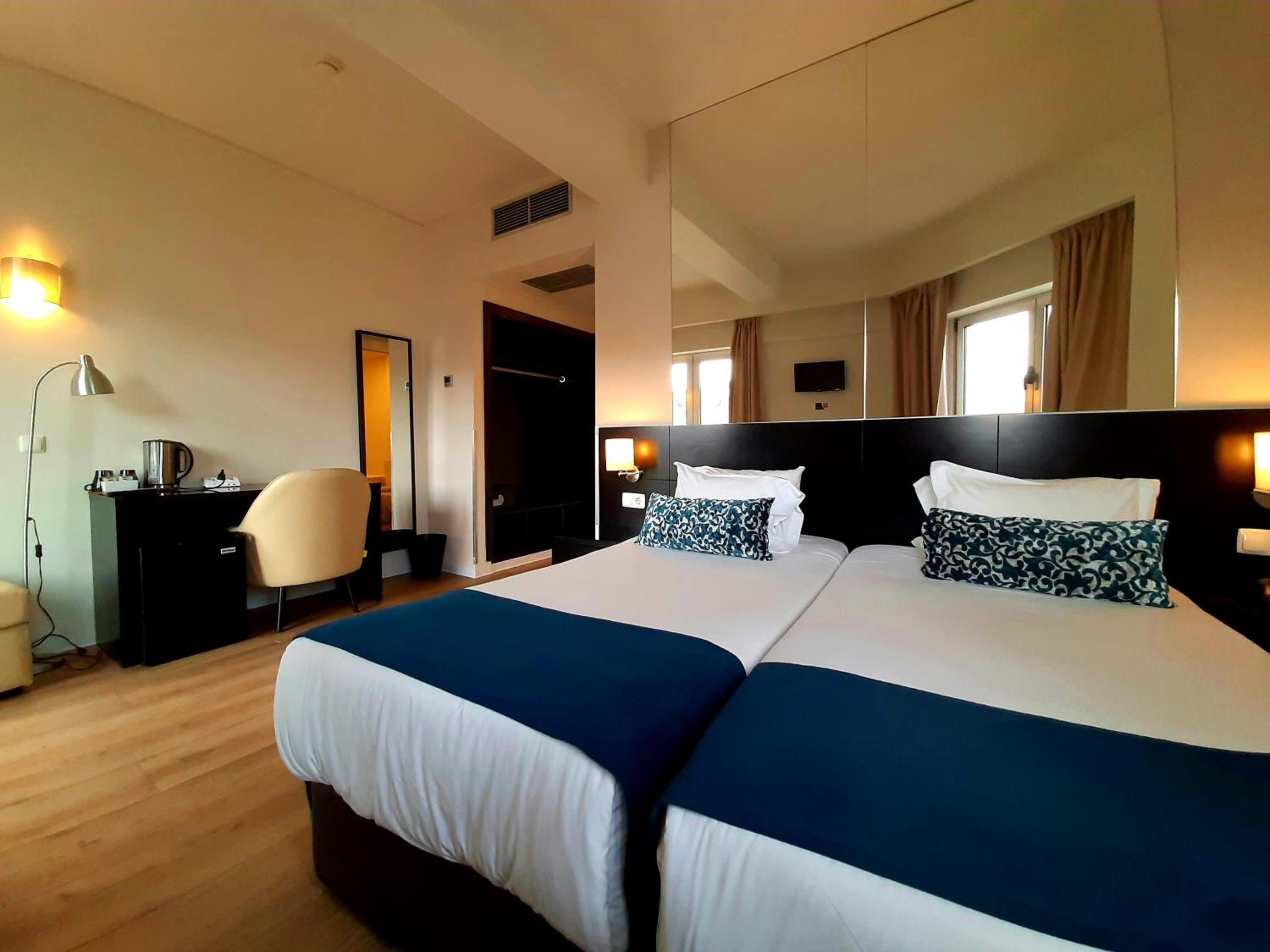 Superior Double or Twin Room with Balcony - Photo 1