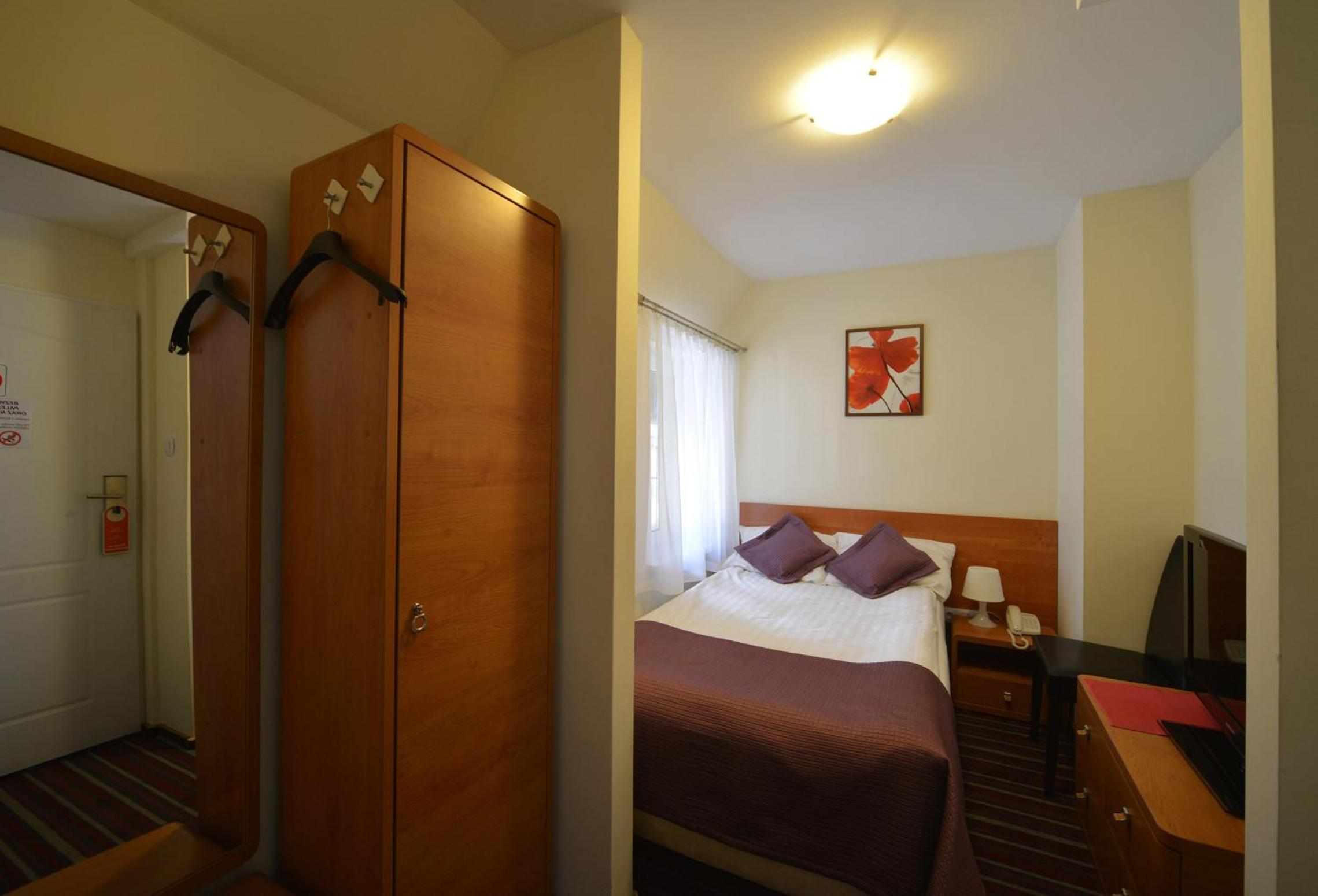 Single Room photo 2