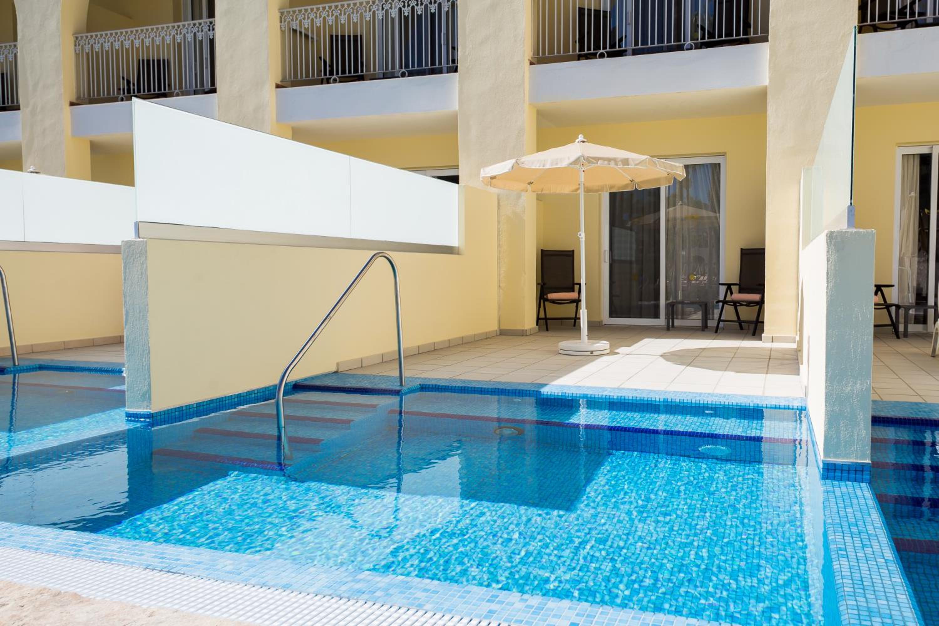 Swim-up Junior Suite Adults Only (18+) photo 3