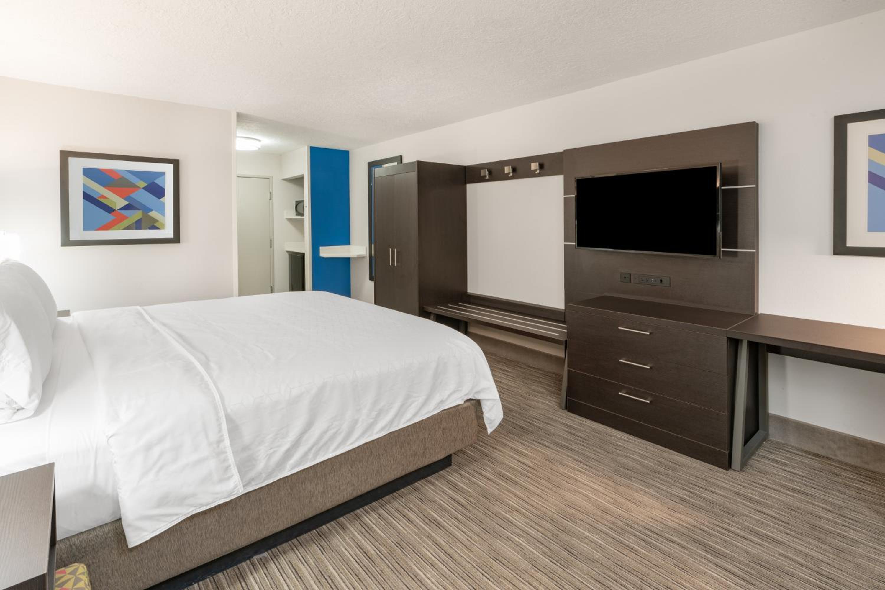Standard King Room - Photo 2