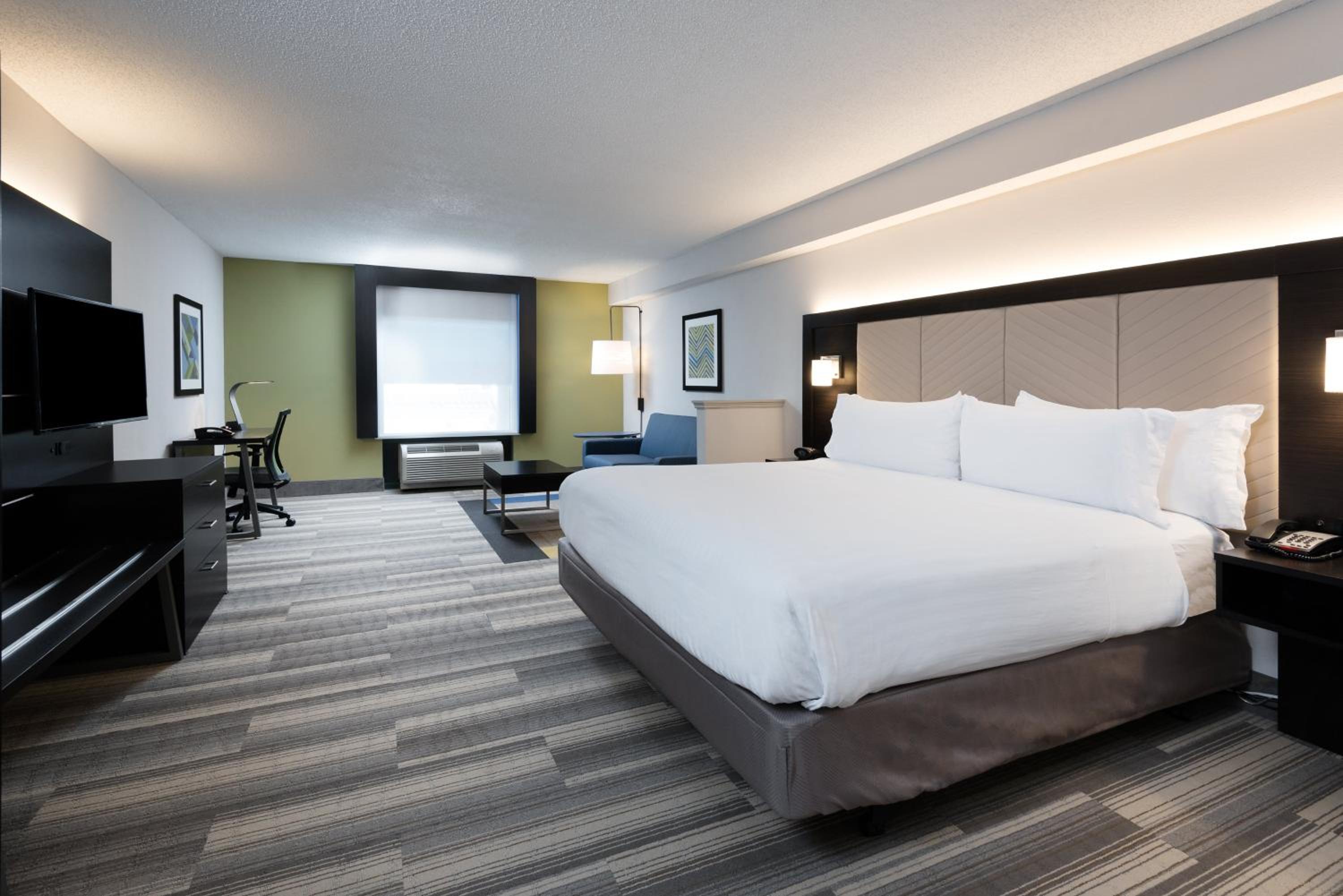 King Suite with Sofa Bed - Photo 5