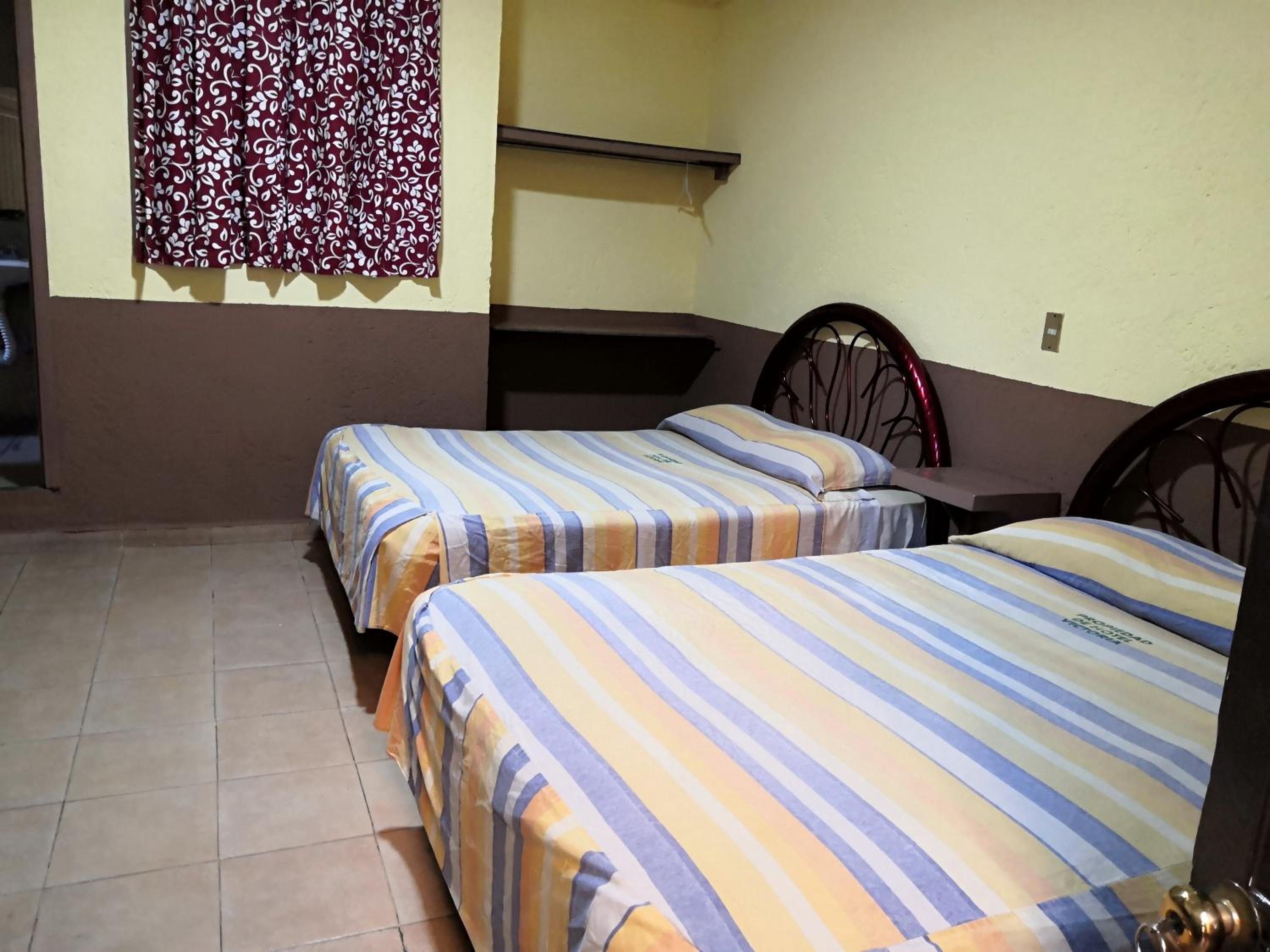 Twin Room - Photo 3