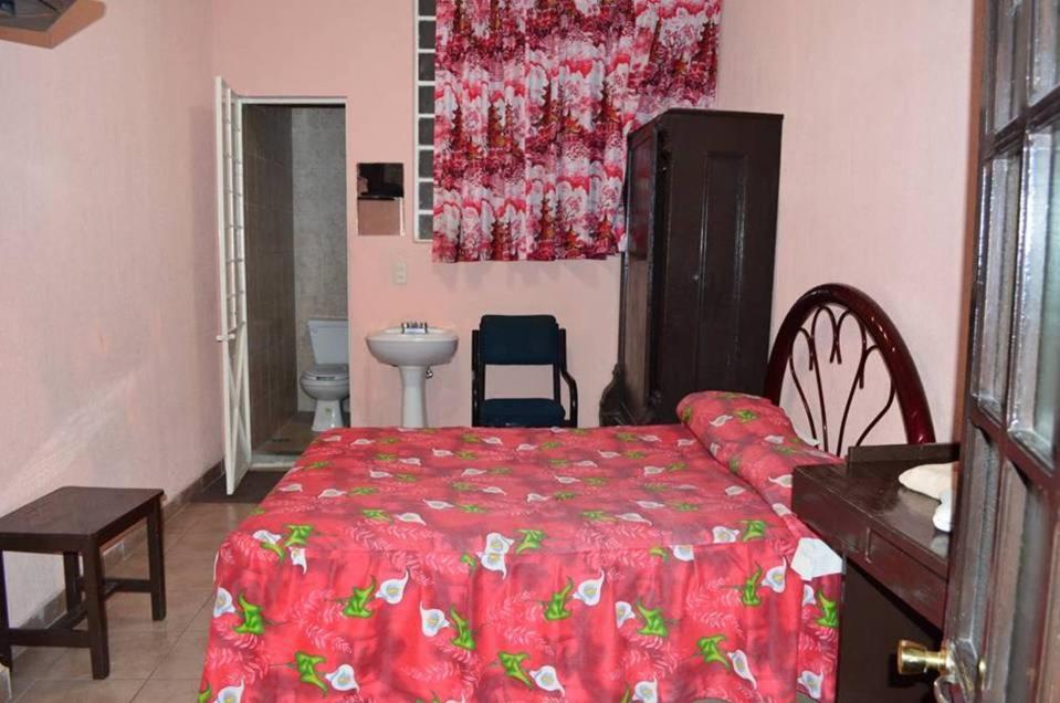 Double Room - Photo 5