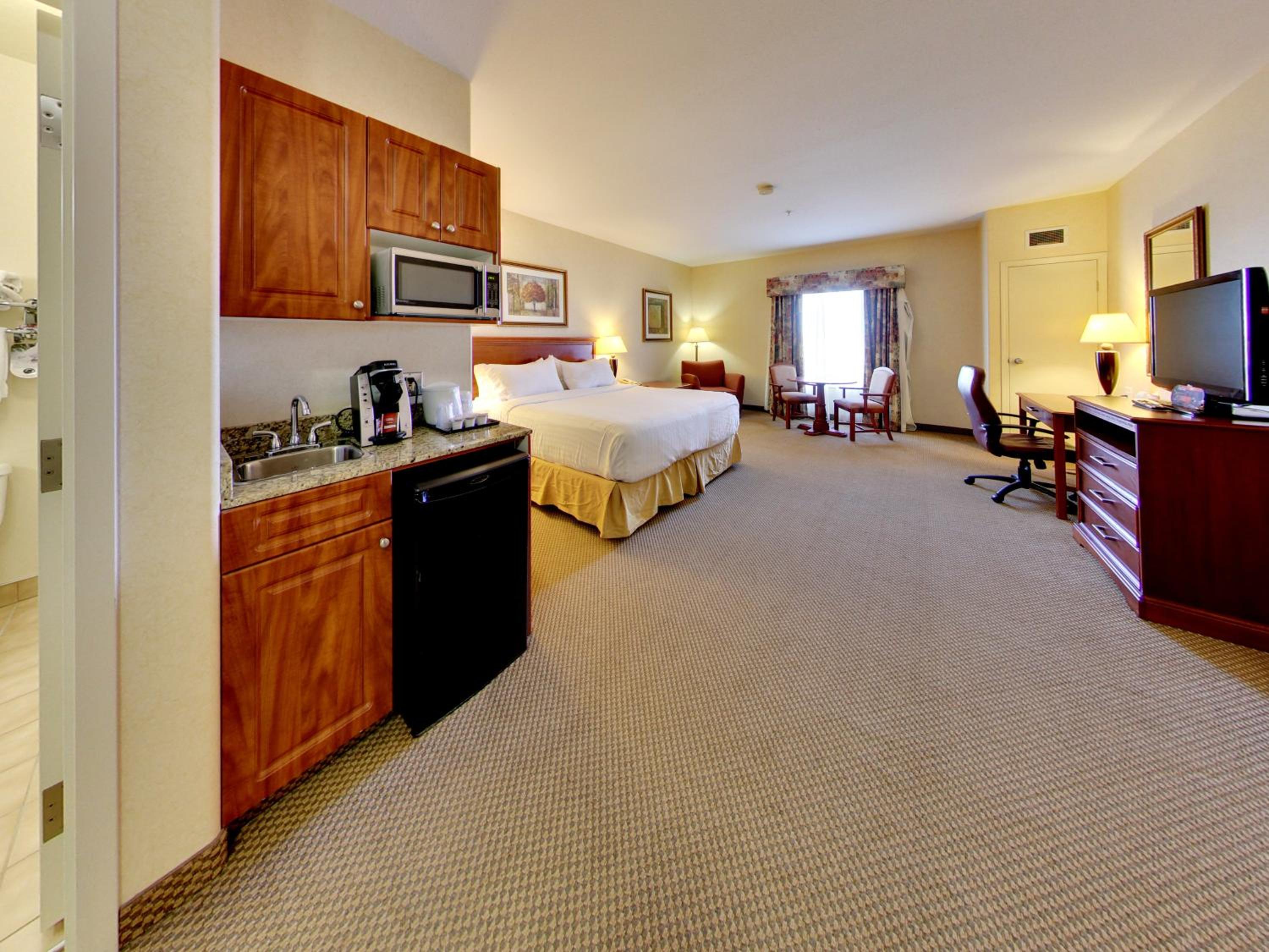 Standard King Room - Photo 4
