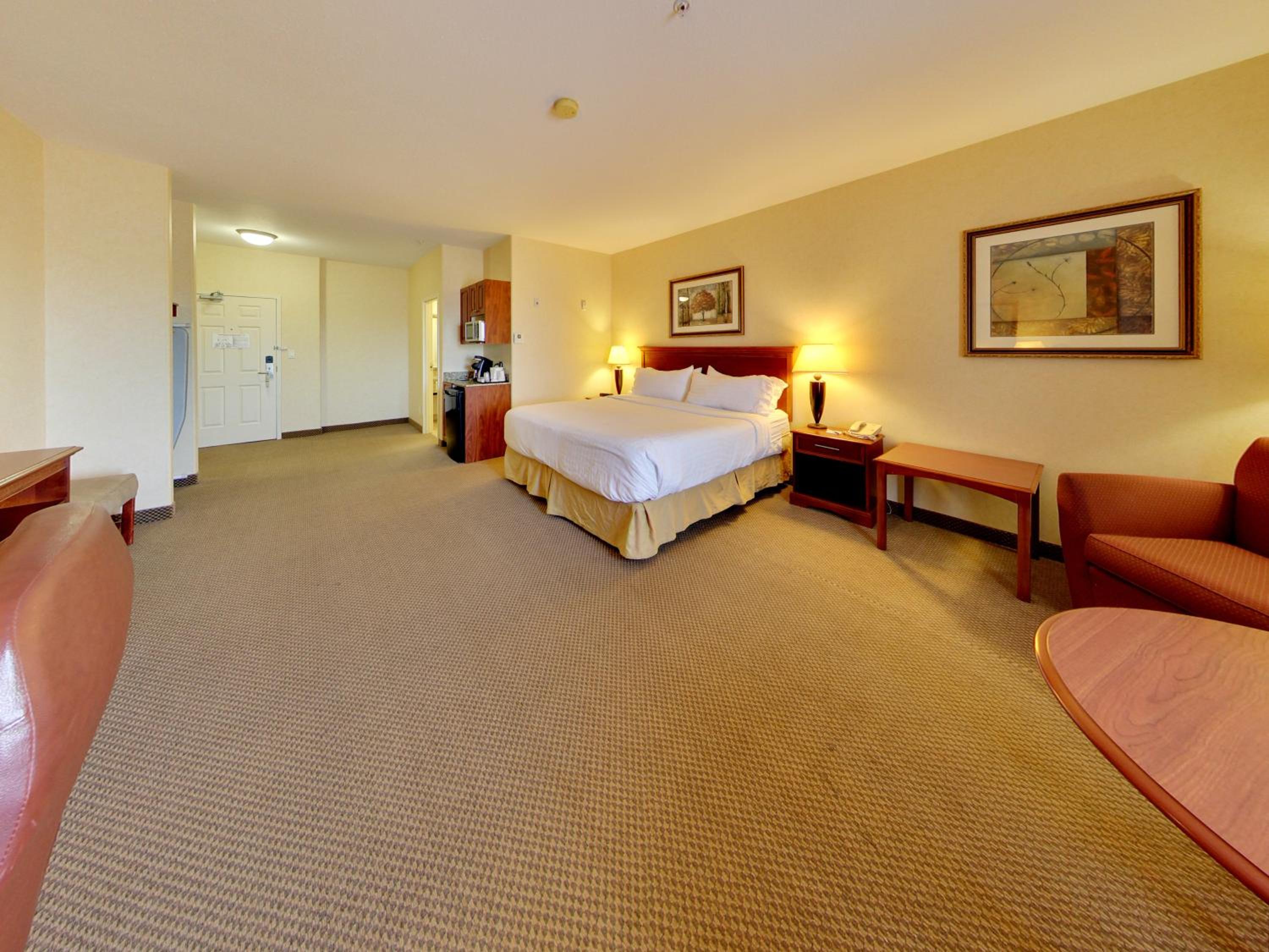 Standard King Room with Extra Floor Space - Photo 1
