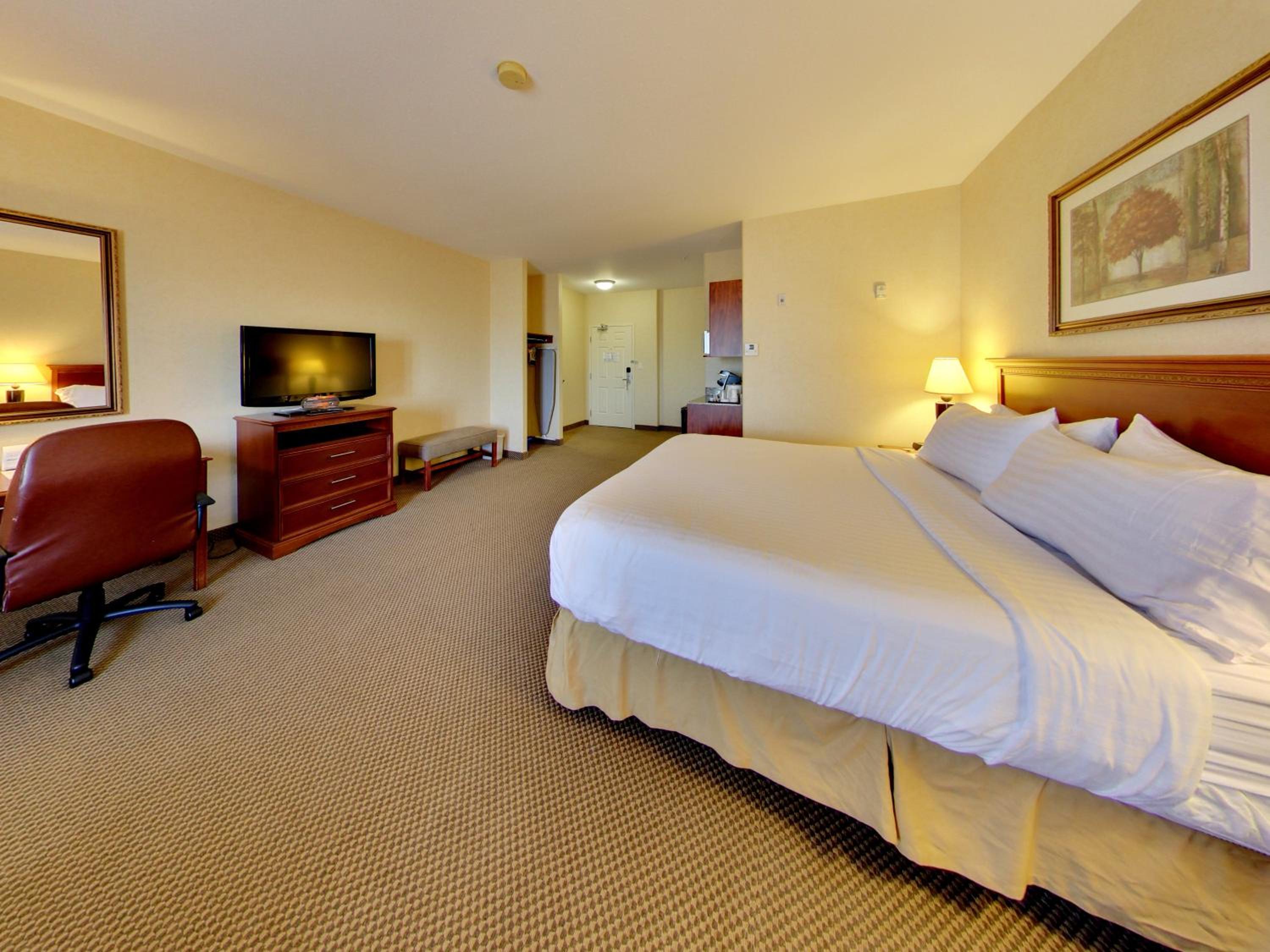 Standard King Room - Photo 8