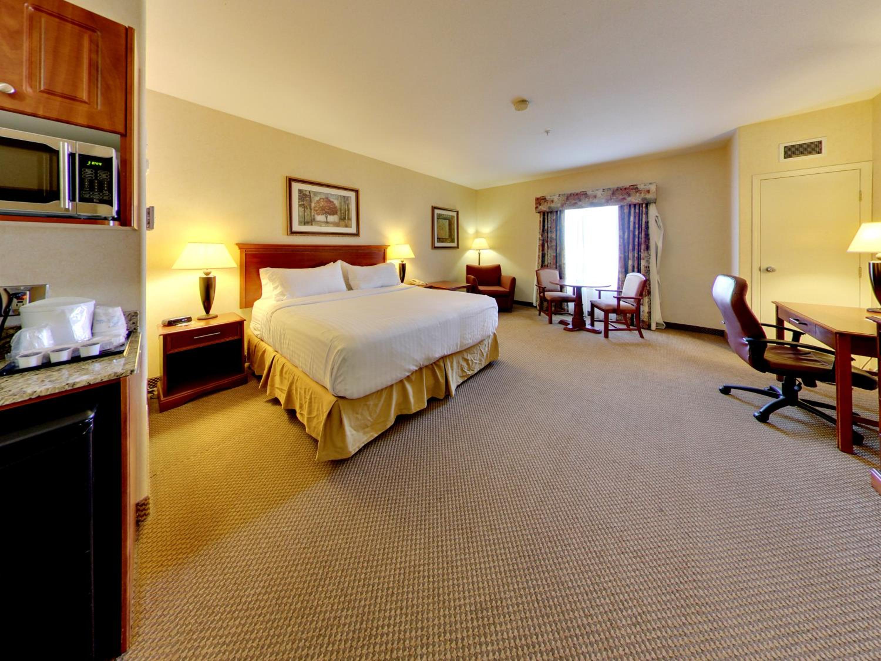 Standard King Room - Photo 6