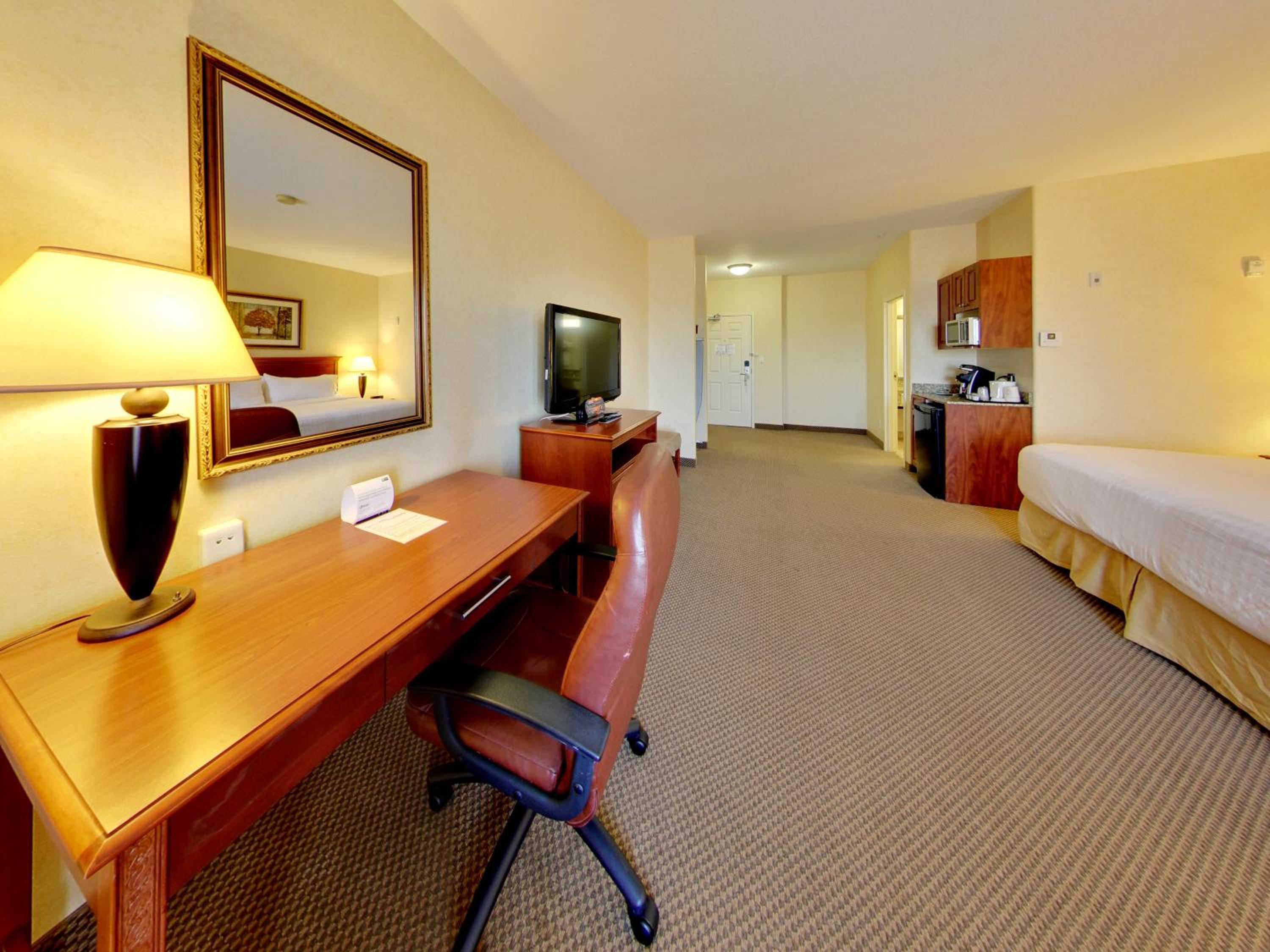Standard King Room - Photo 3