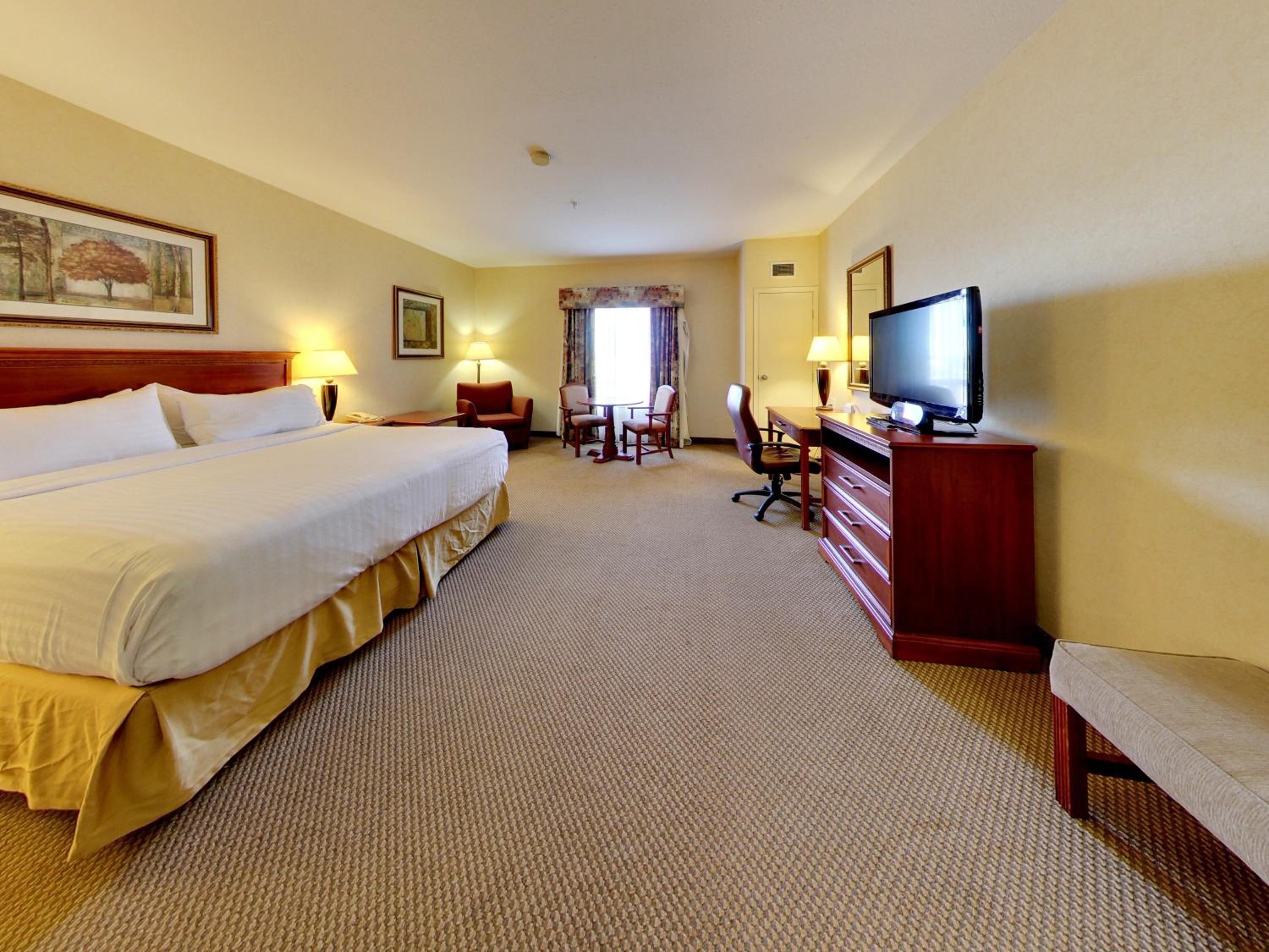 Standard King Room - Photo 5