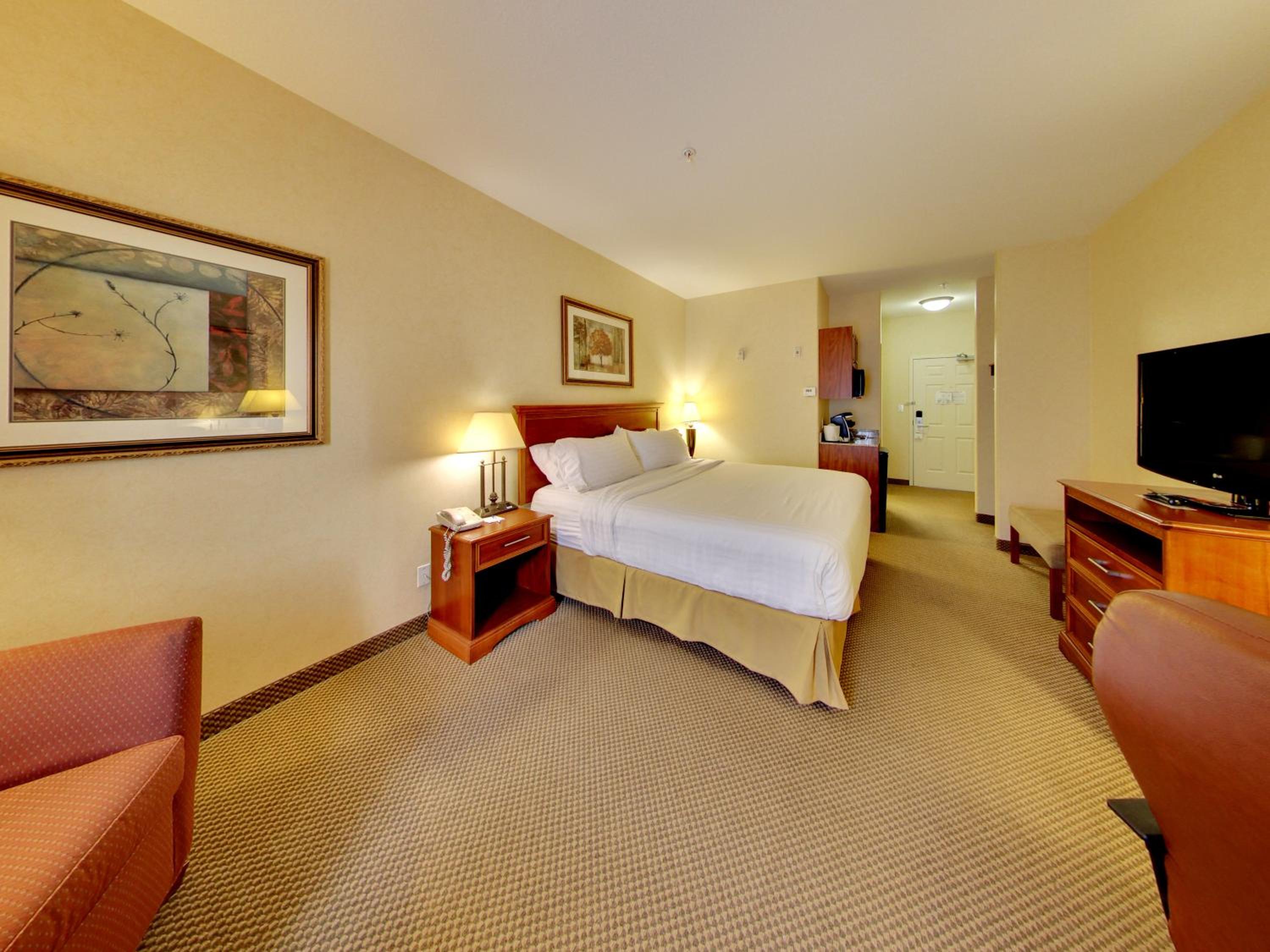 Standard King Room - Photo 7
