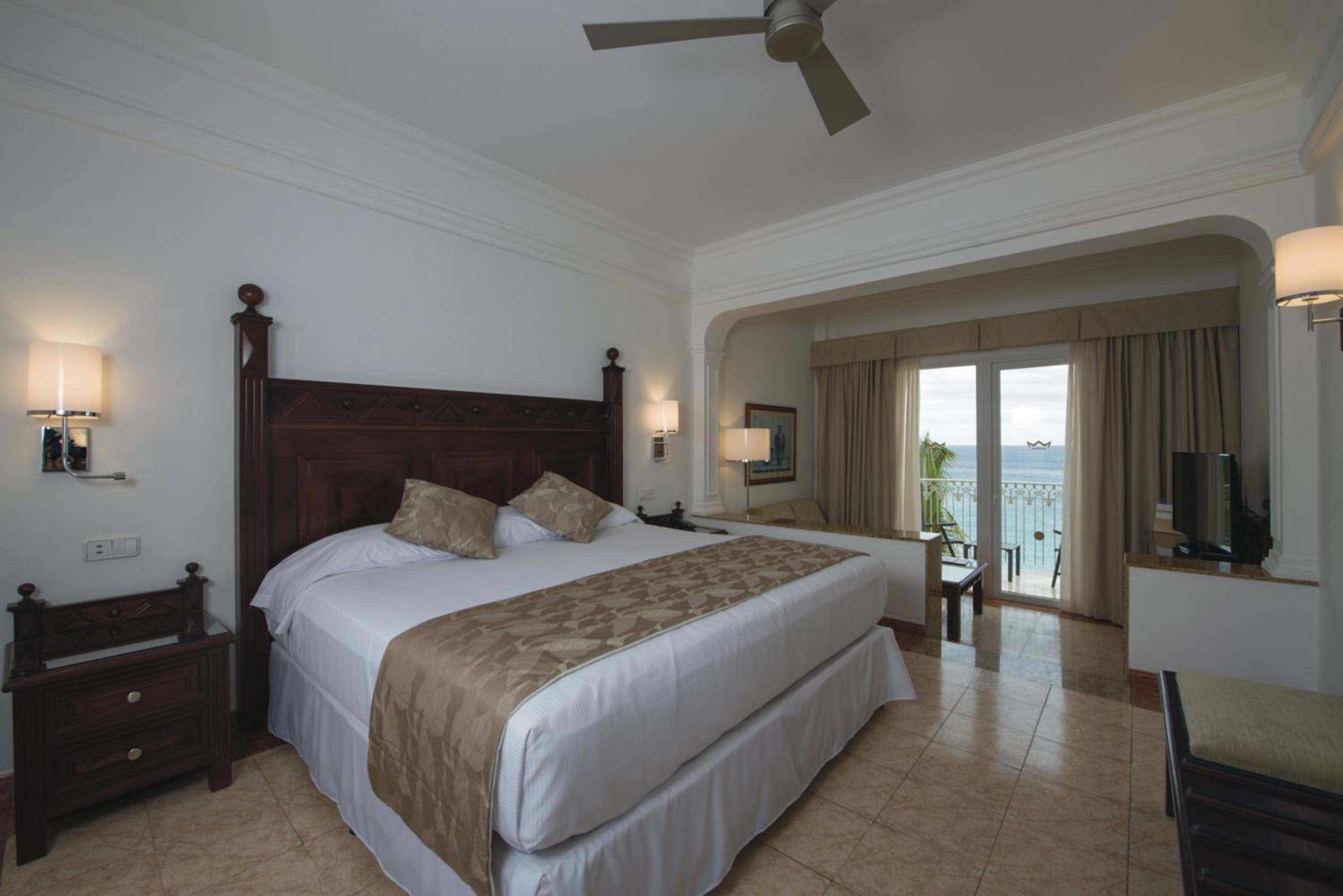 Habitación Junior con vista parcial al mar