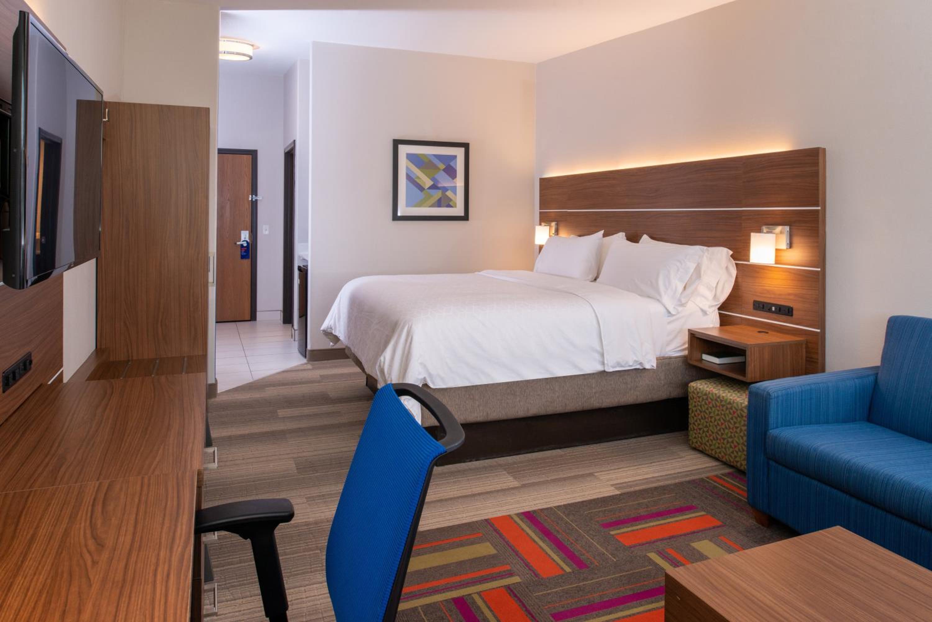 King Room - Mobility Access/Hearing Accessible - Photo 2