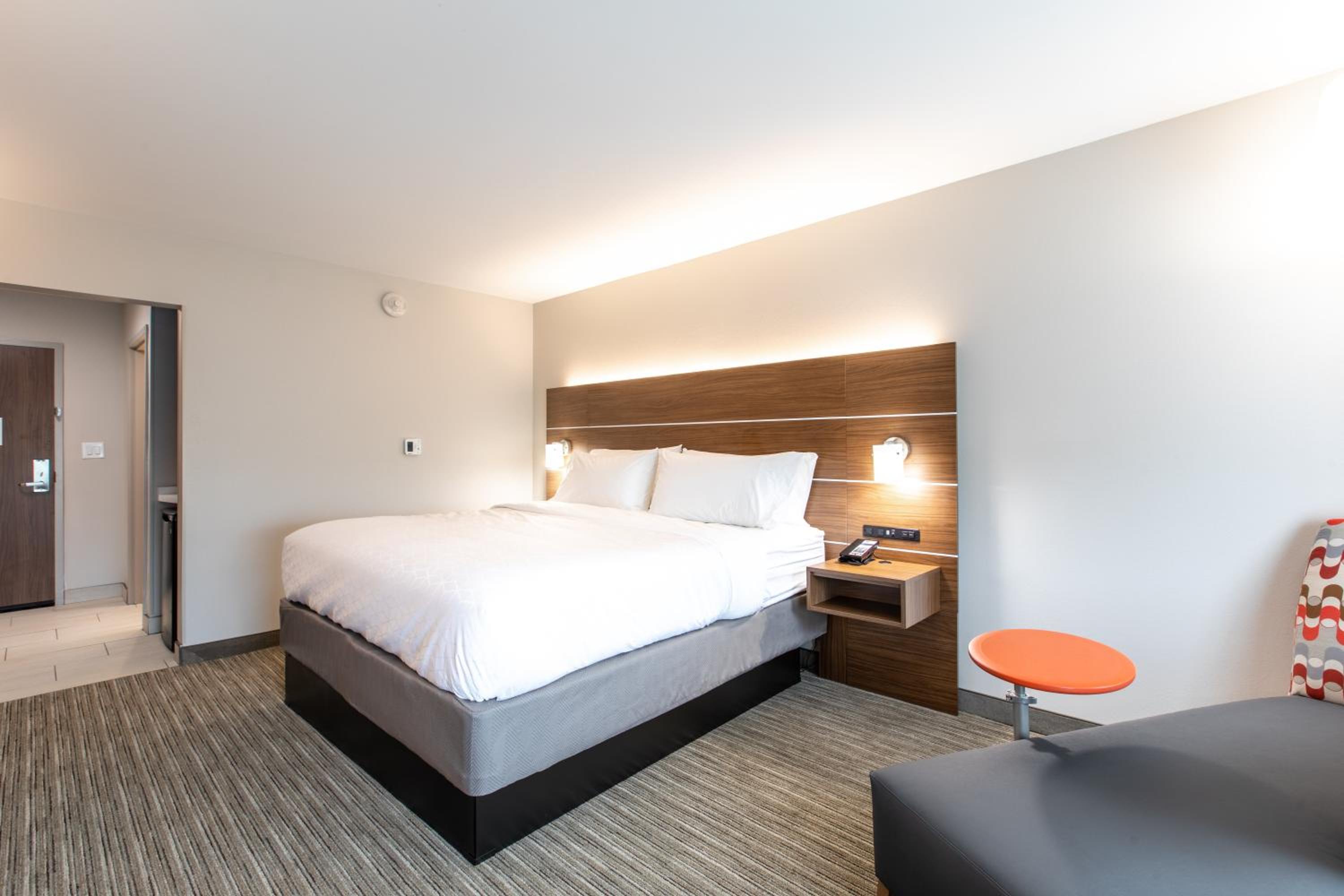 Standard King Room photo 1