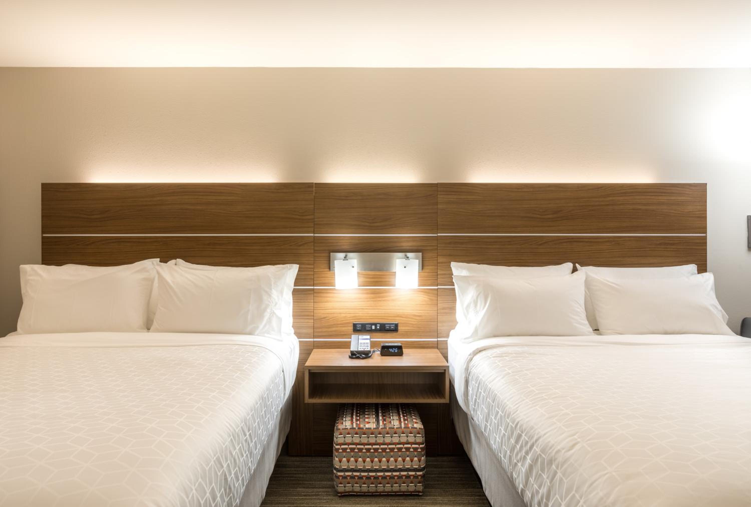Queen Suite with Two Queen Beds and Sofa Bed photo 2