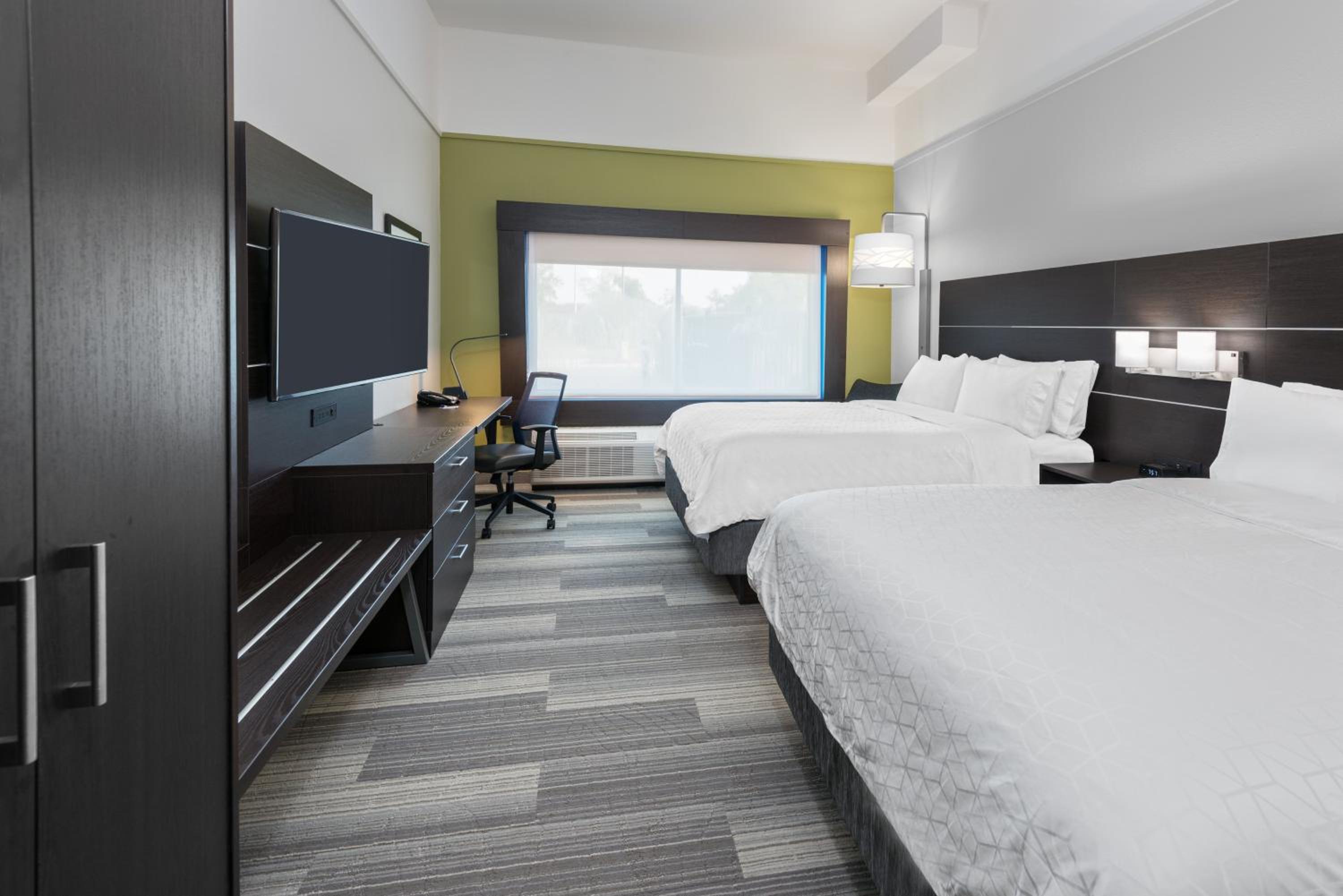 Standard Queen Room with Two Queen Beds - Communications Accessible photo 1