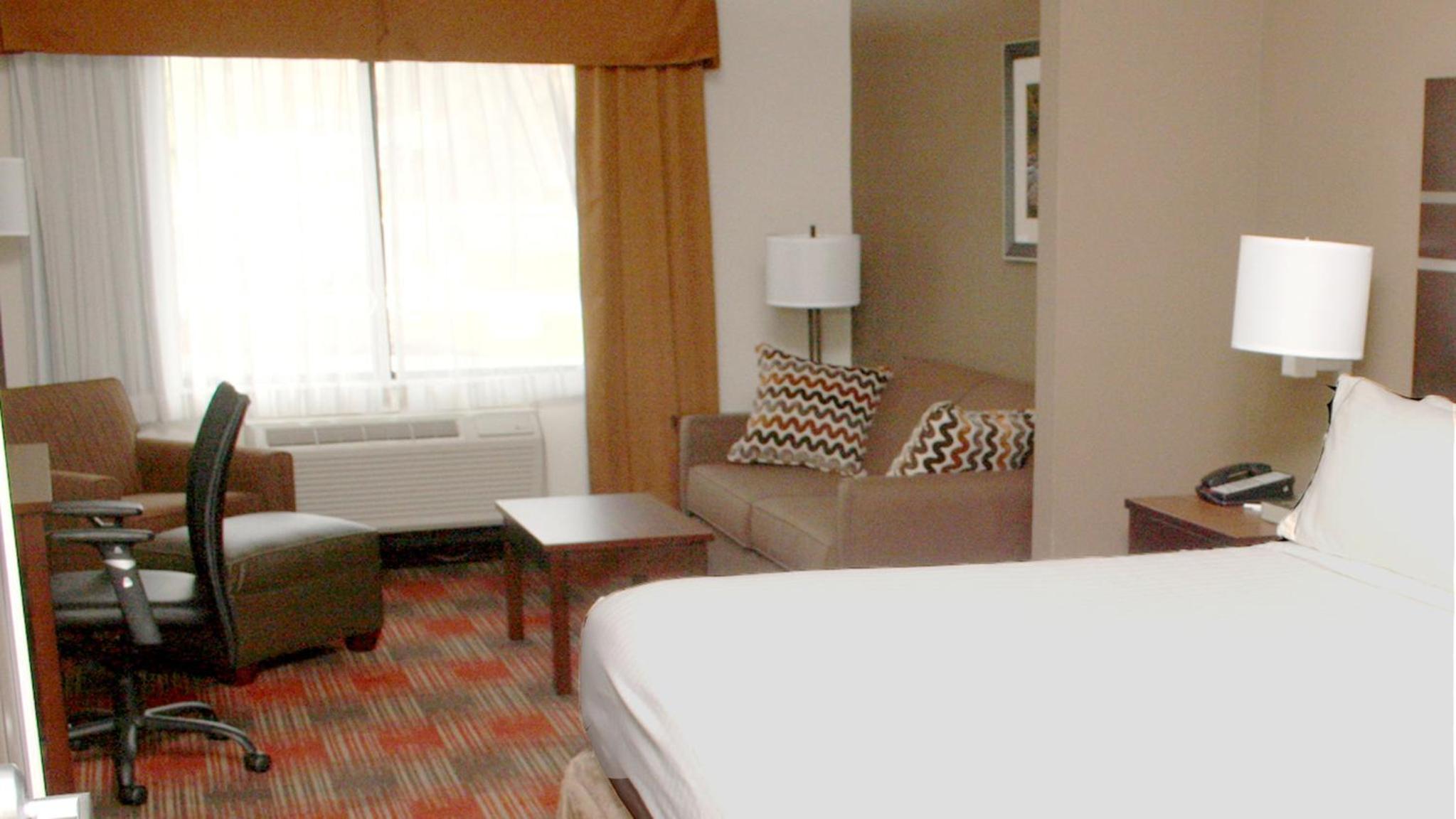 Standard King Room photo 3