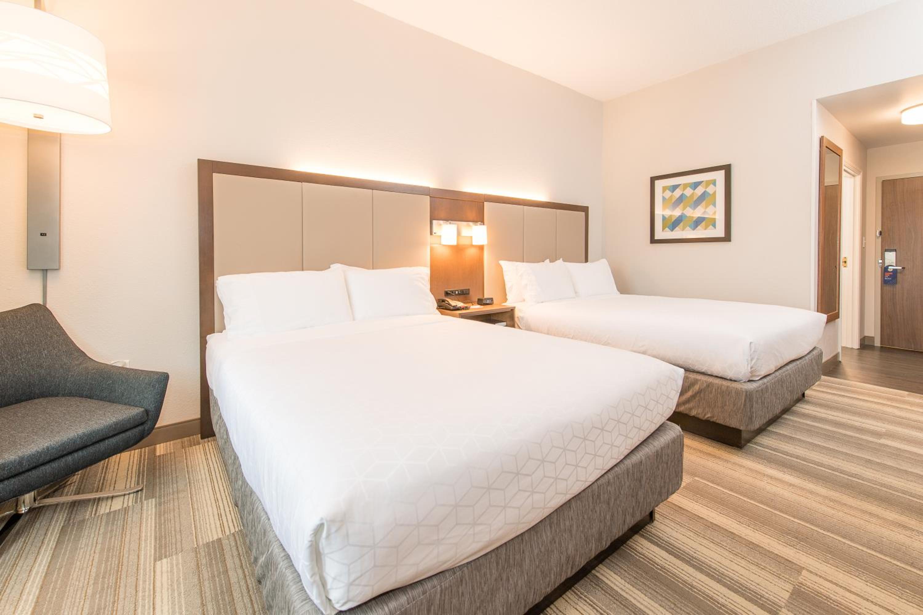 Standard Queen Room with Two Queen Beds - Photo 1