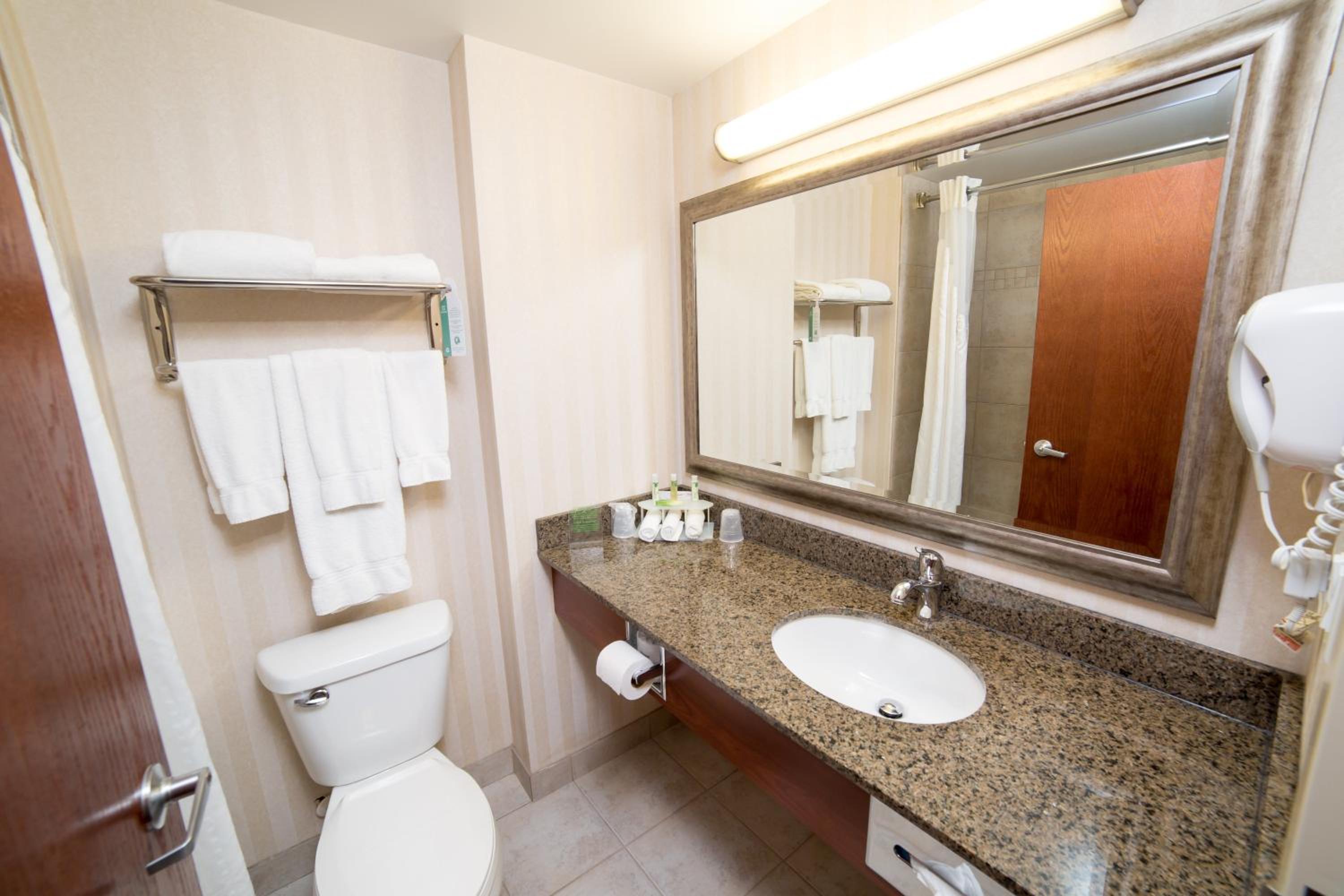 King Room with Jetted Tub - Photo 4