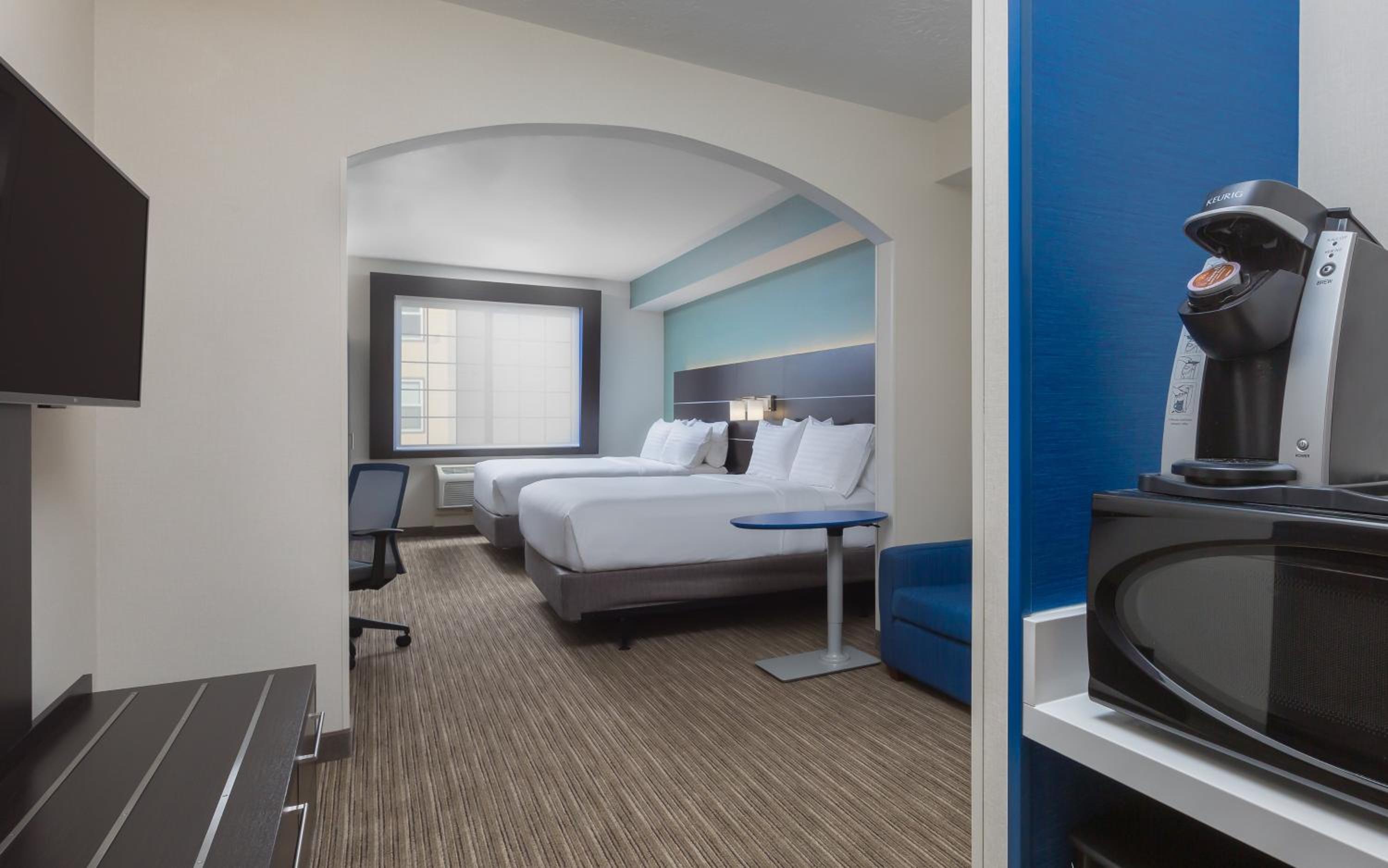 Queen Suite with Two Queen Beds and Mobility Accessible Tub - Non-Smoking - Photo 1