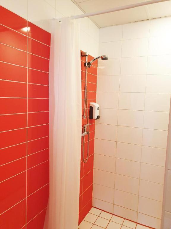 One-Bedroom Apartment - Photo 3